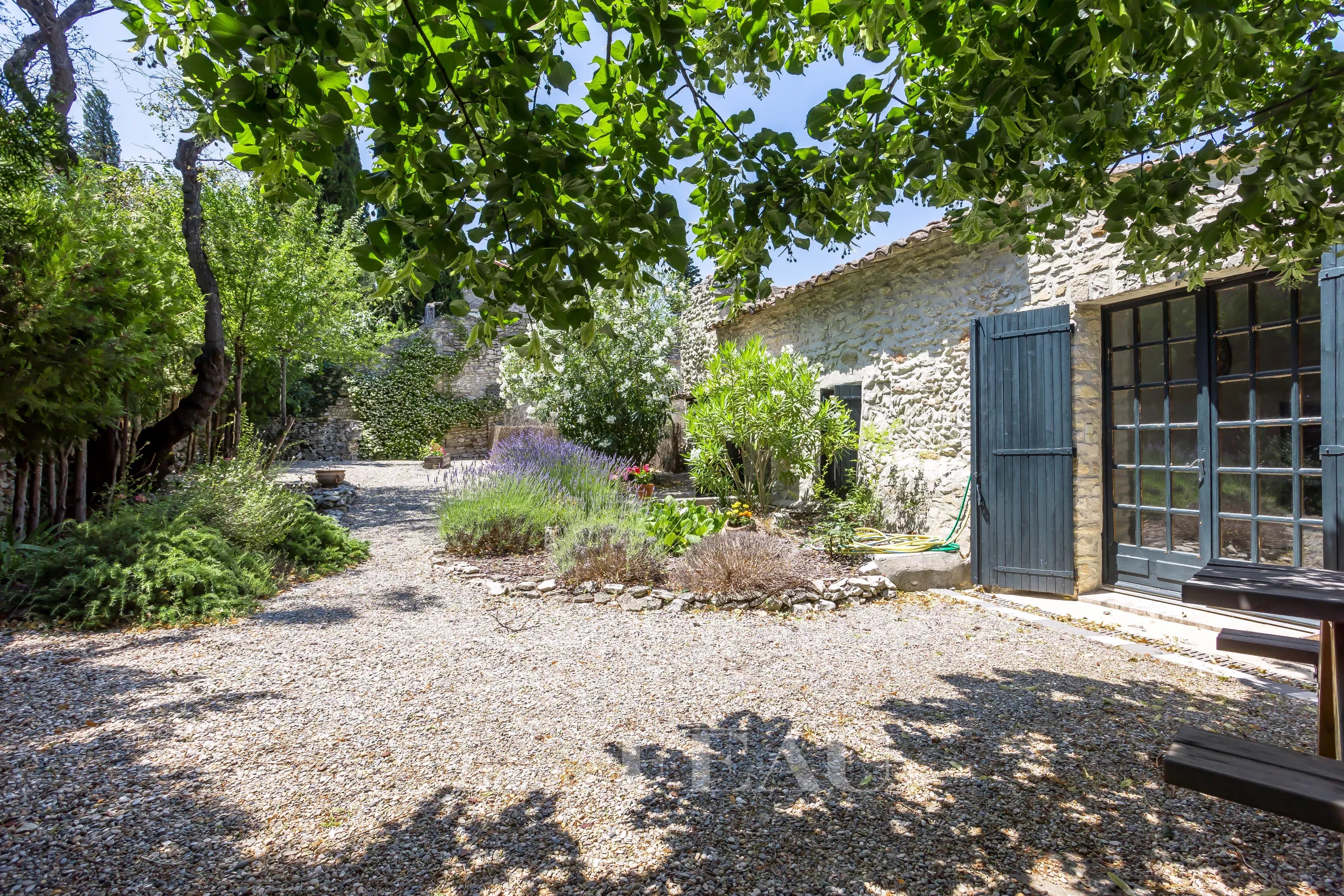 Vaison-la-Romaine - Maison avec jardin et garage