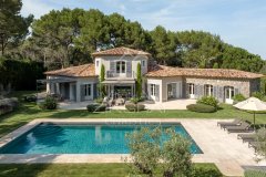 Modern Provençal Villa in Mougins | Prestigious Family Estate — photo 1 of 7