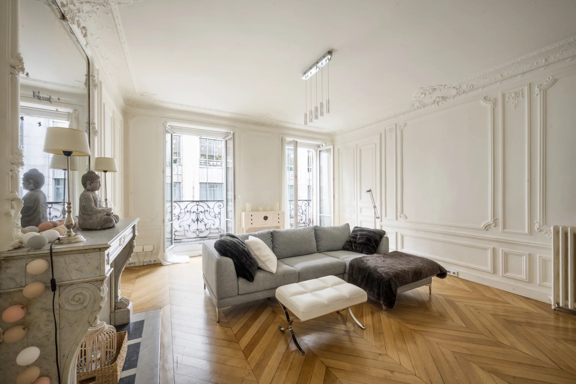 Sale Apartment Paris 8th