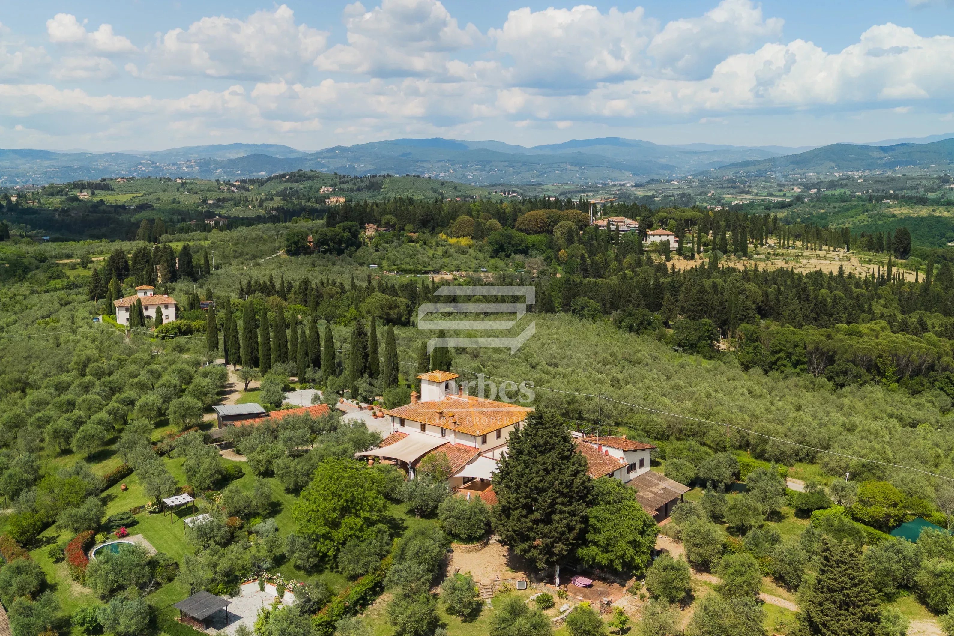 Farmhouse for sale in Tuscany, just minutes from Florence