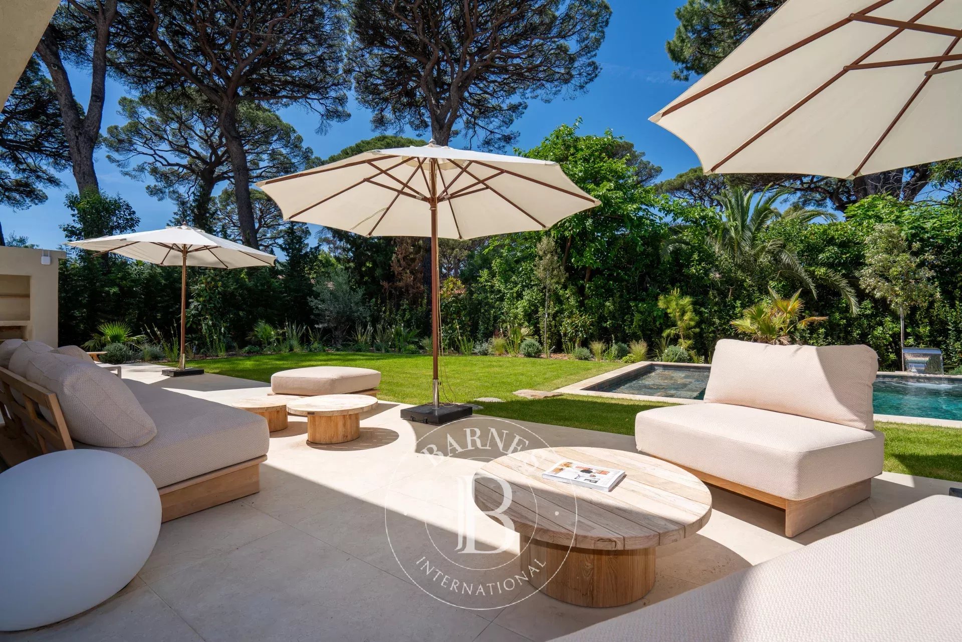 SAINT-TROPEZ – CLOSE TO VILLAGE – RENOVATED HOUSE WITH 5 BEDROOMS AND POOL - picture 4