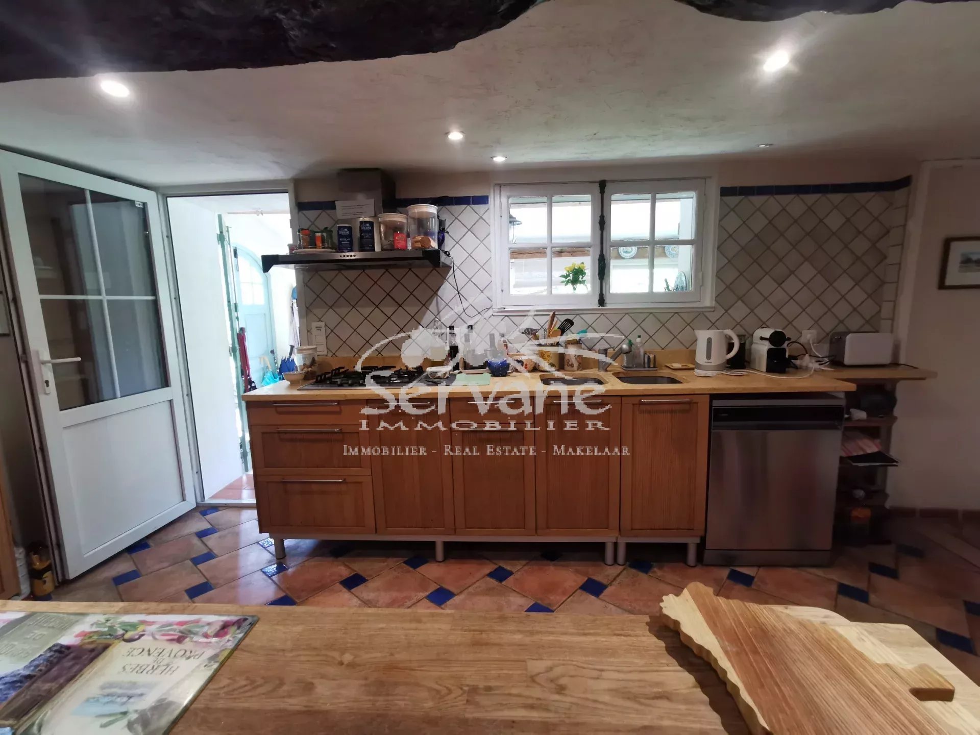 LORGUES PROVENCE FOR SALE COUNTRYSIDE HOUSE 4 BEDROOMS