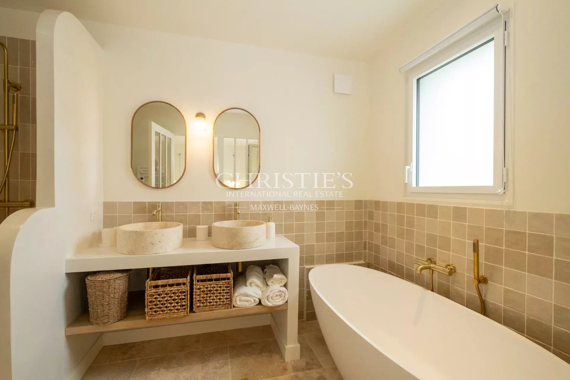 5 Bedroom Villa/Townhouse's Image 8