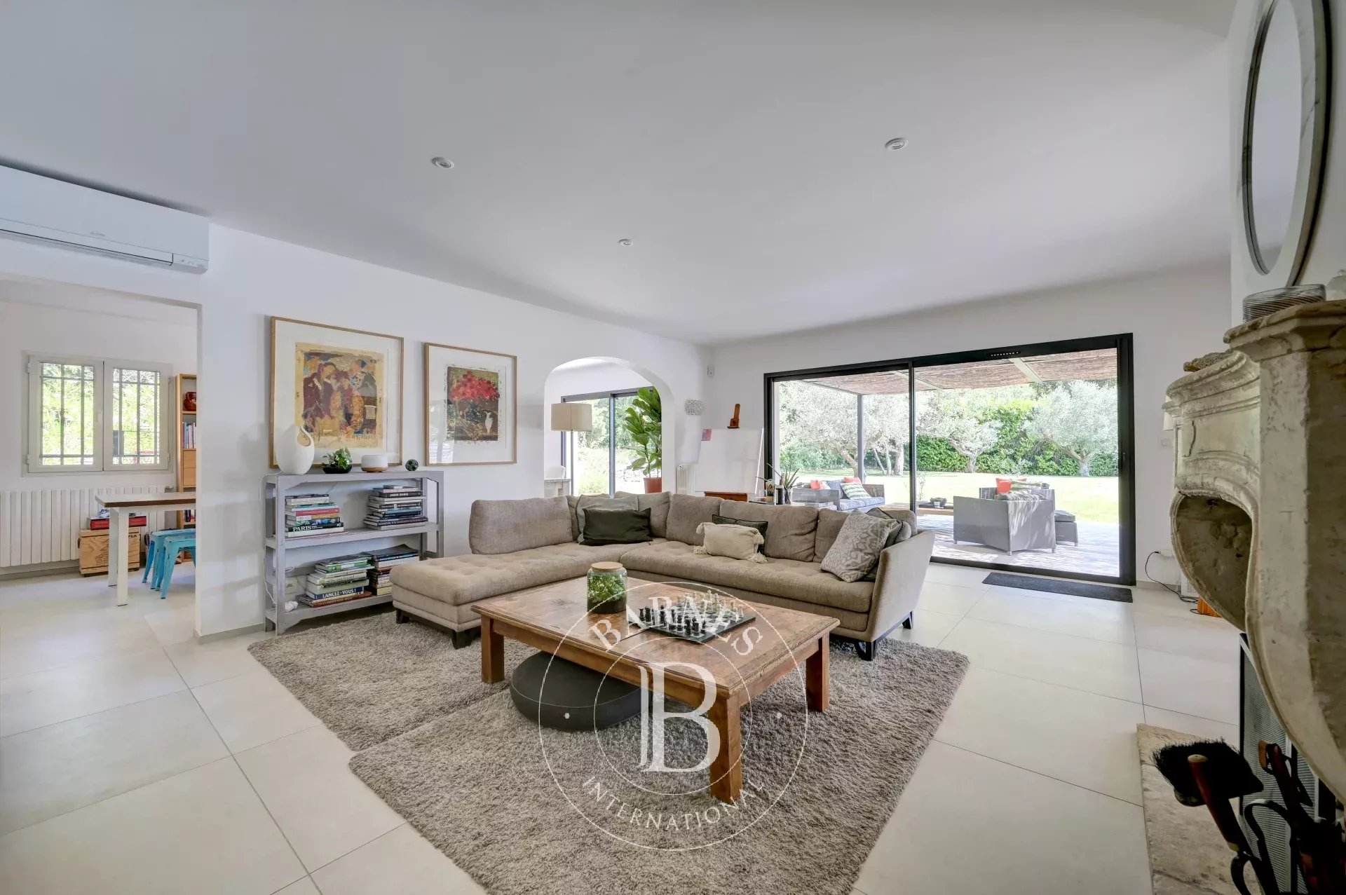 Aix-en-Provence – Renovated Bastide with 5 Bedrooms, Tennis Court, Pool & Garden