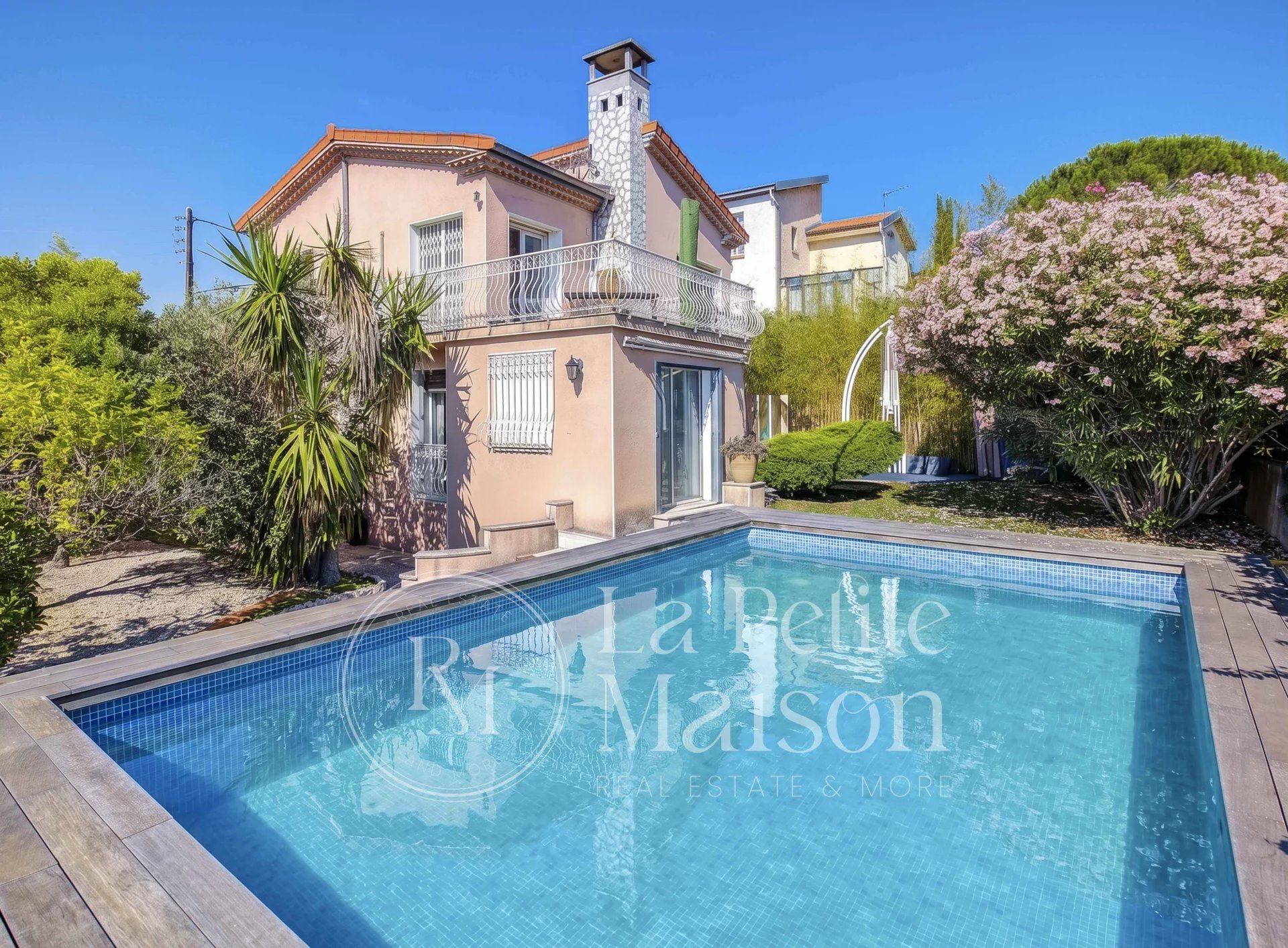 Fabron Supérieur- Villa vue mer- Jardin- Sans vis à vis - Au Calme - Garage