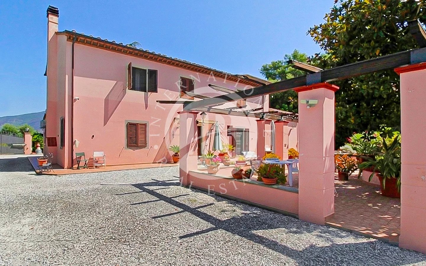 Villa in Mezzana - view 1
