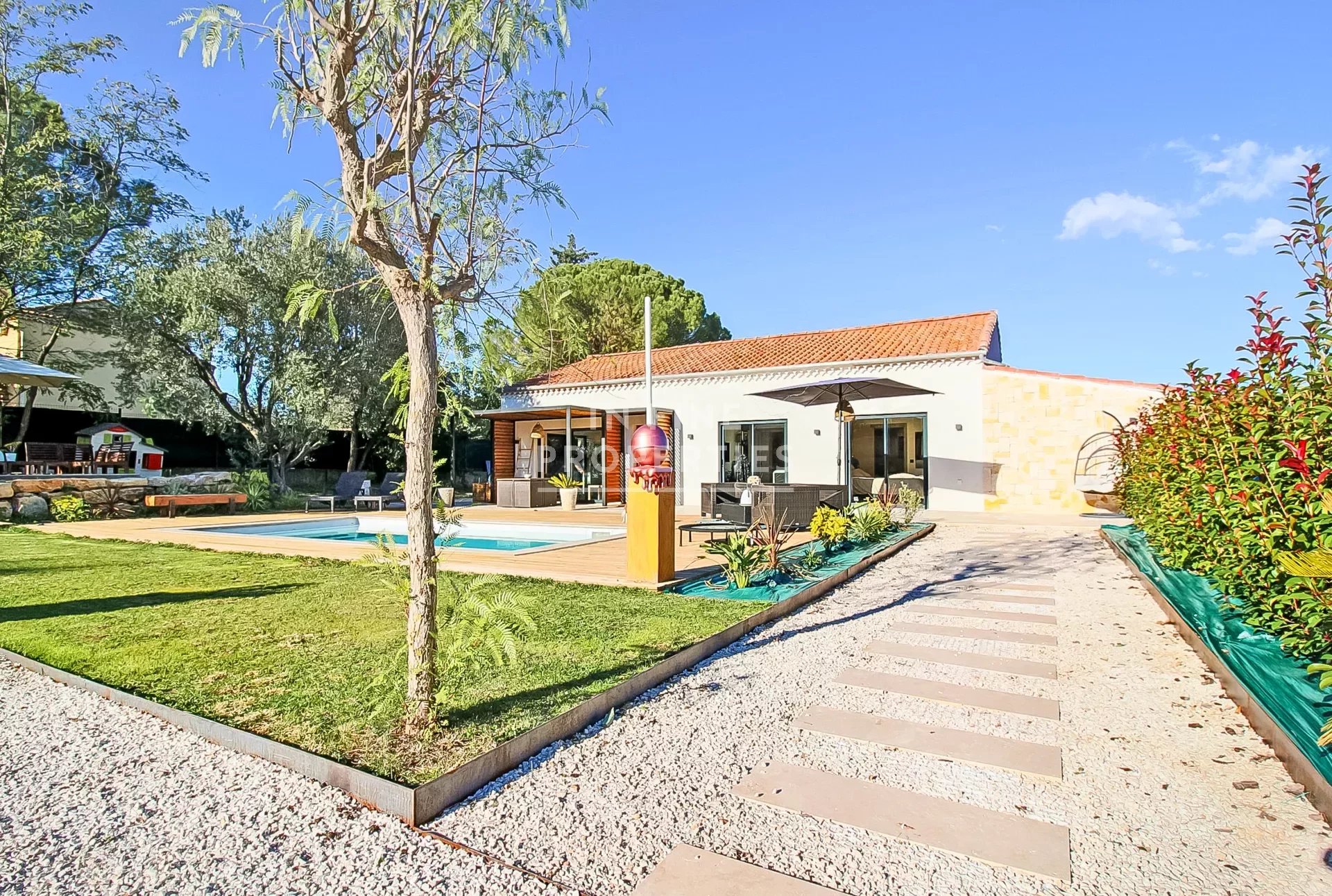 Beautiful contemporary for sale in Mougins