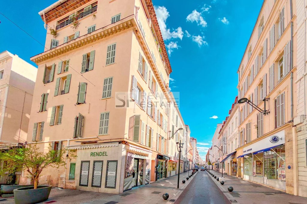 Apartment for sale in Cannes — CANNES - RUE D'ANTIBES - 4 PIECES