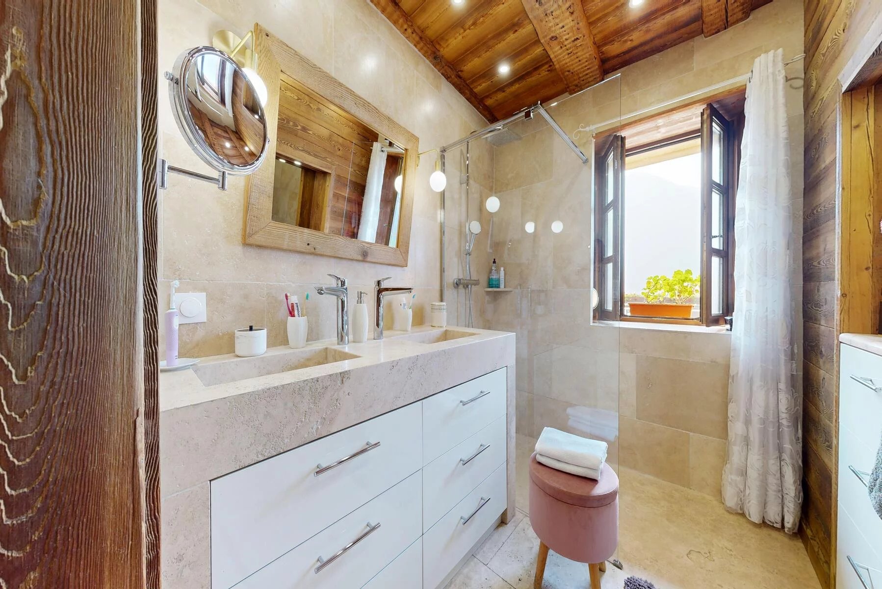 Photo of PASSY - 4 bedroom apartment with a large terrace and pool