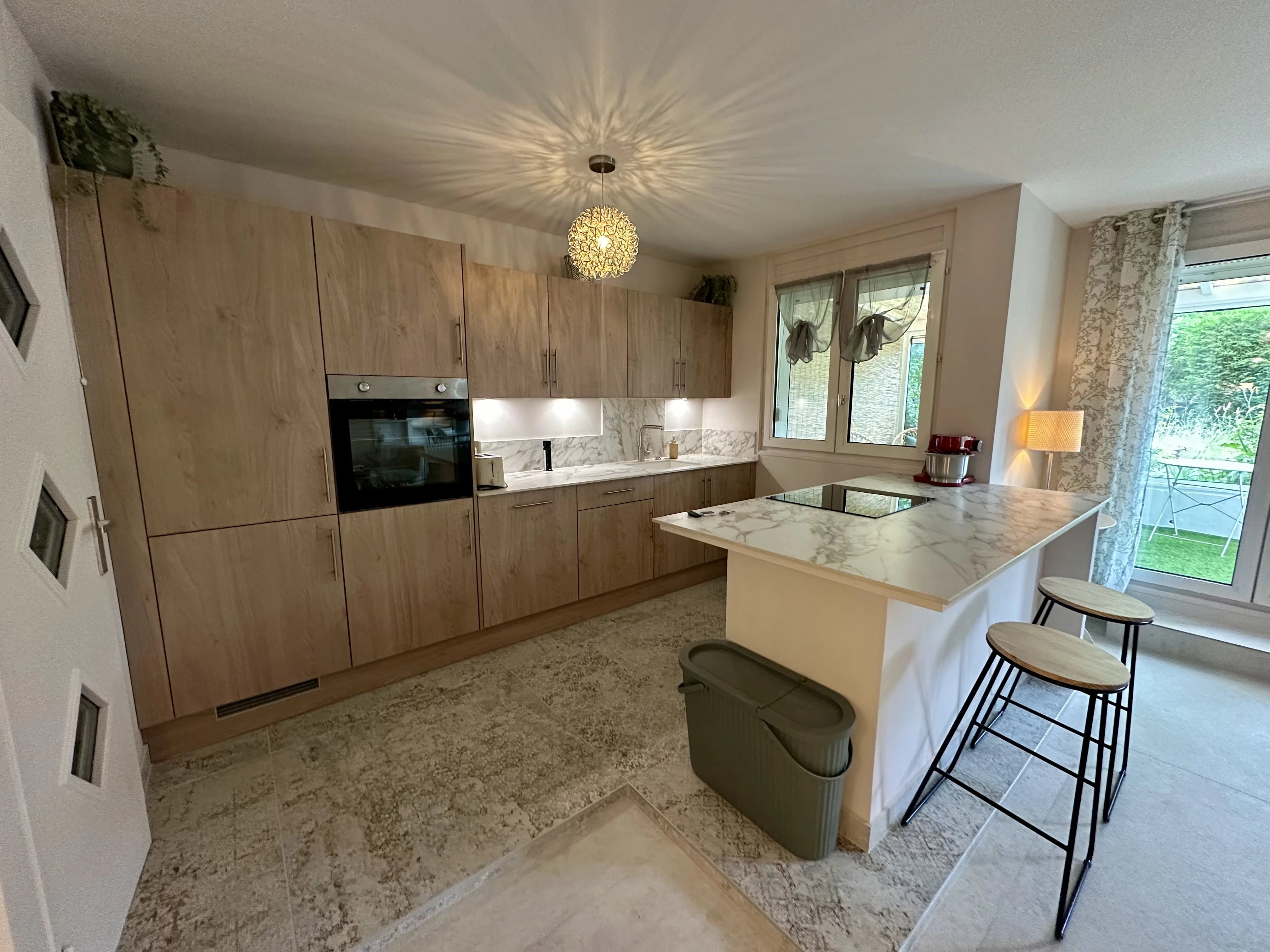 APPARTEMENT MEUBLE AVEC JARDIN