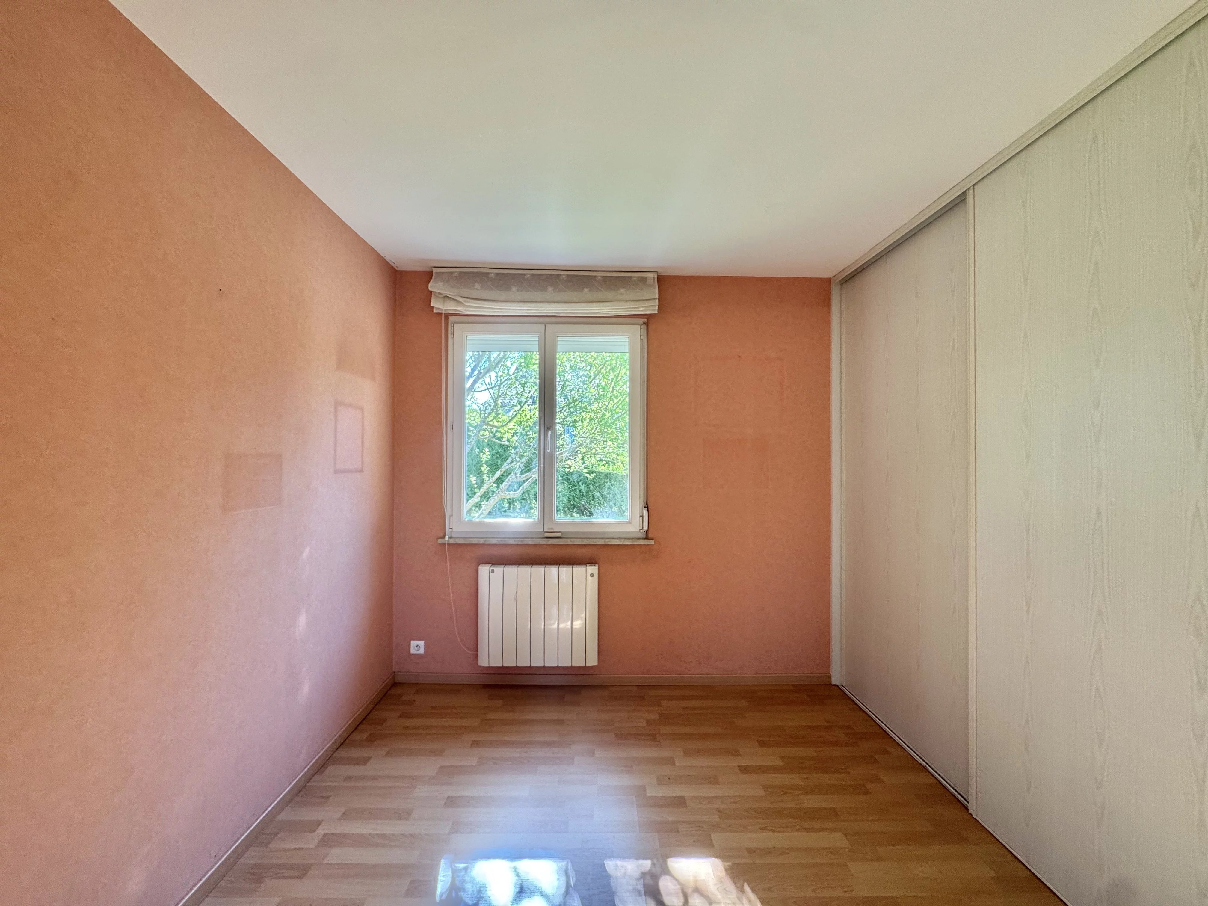 MONTREUX-JEUNE - Maison plain pied avec étang et piscine — photo 15