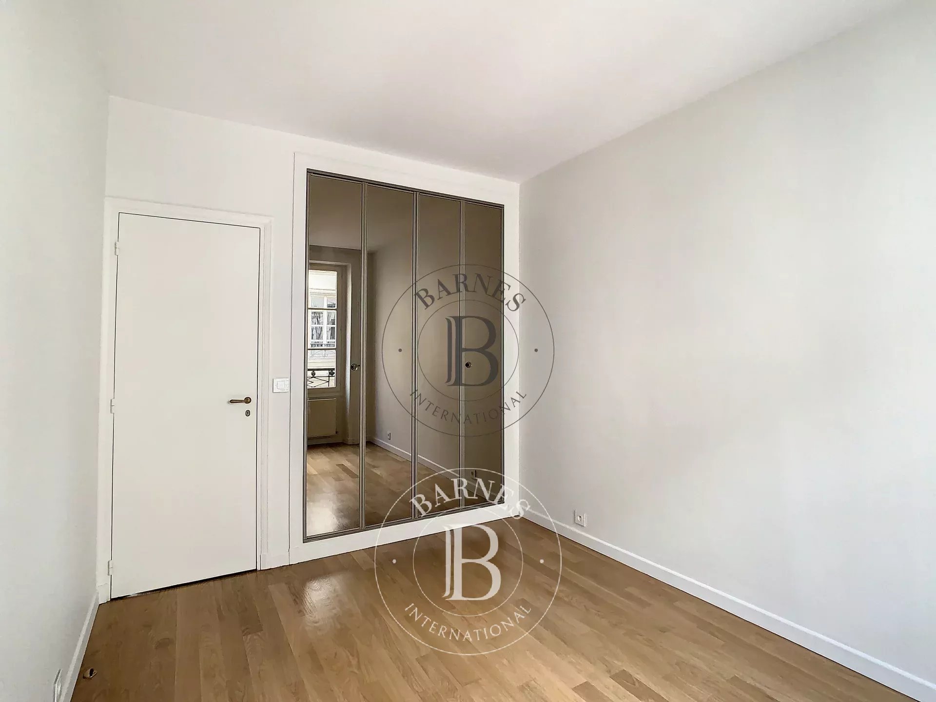 Daire Paris 8ème - picture 10