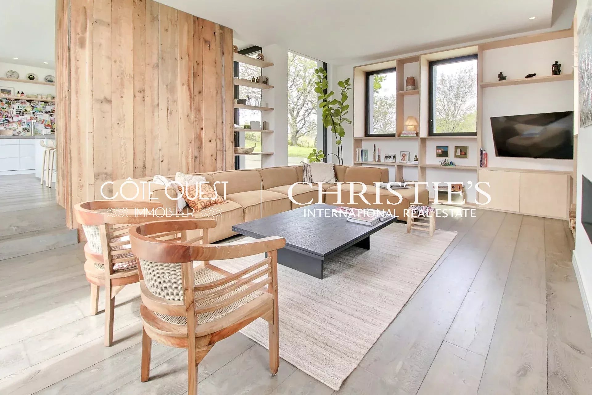 5 Bedroom Villa/Townhouse's Image 4