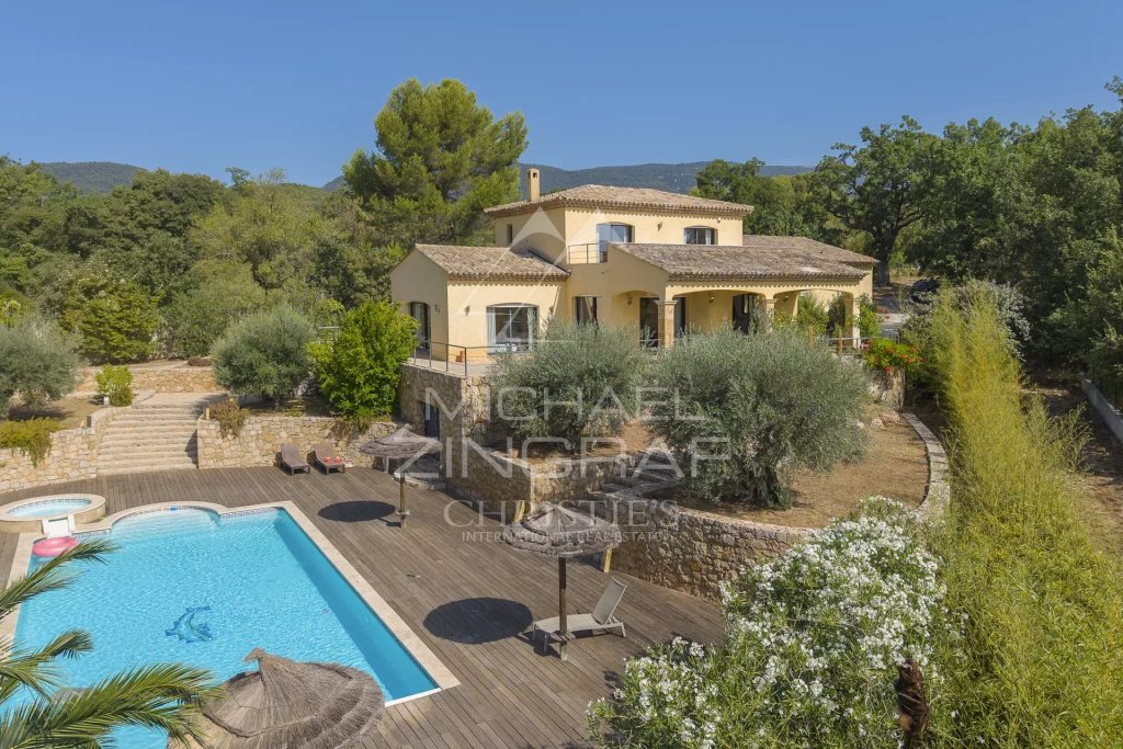 Villa for sale in Fayence — Elegant contemporary villa in the heart of Provence