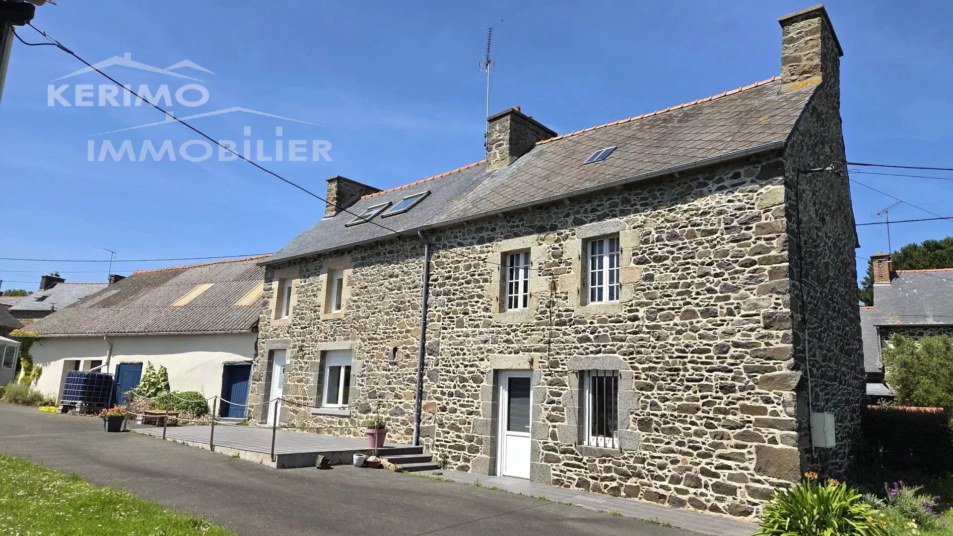Propriété avec possibilité de terrain (s) constructible (s)