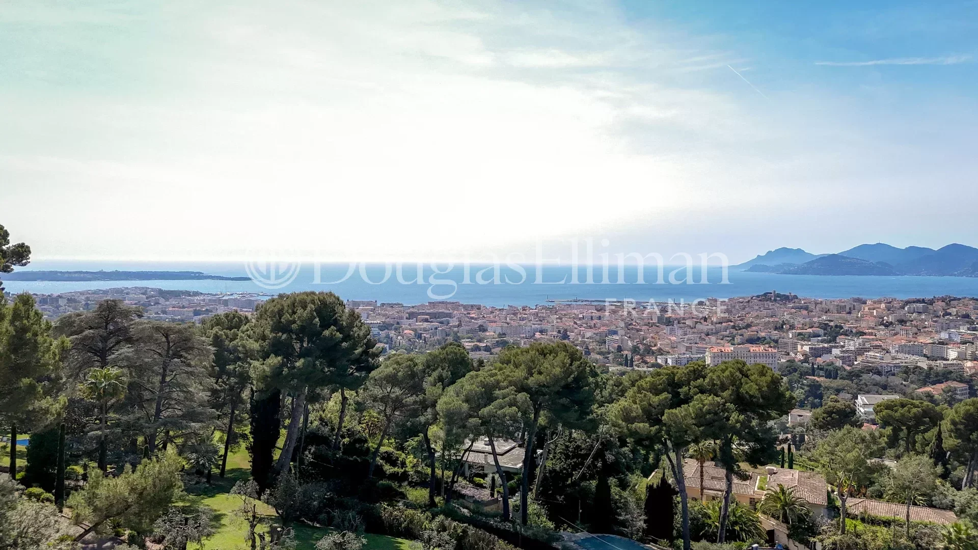 CANNES : Charmante villa de luxe avec vue mer - Image nᵒ3