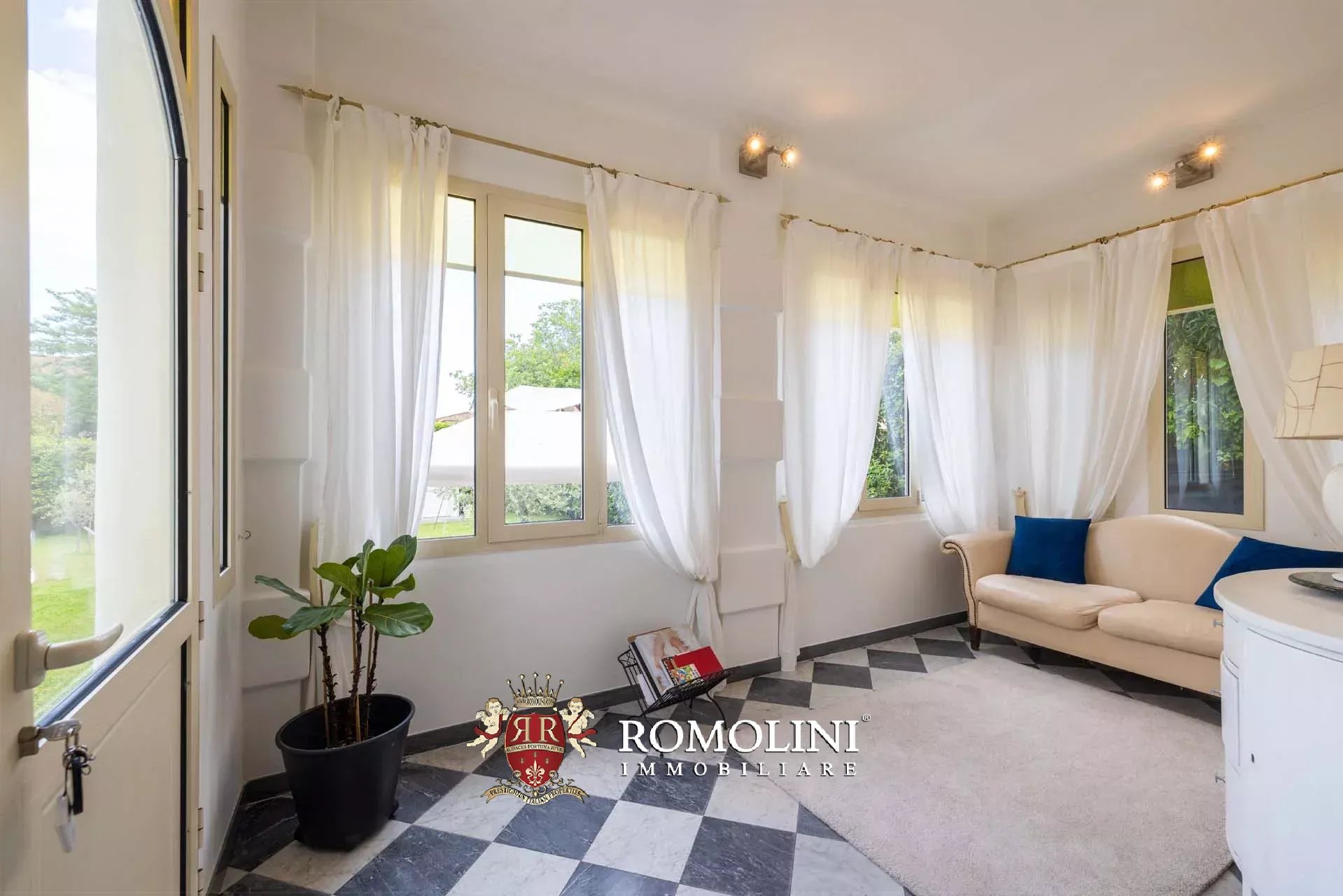 6 Bedroom Villa/Townhouse's Image 23