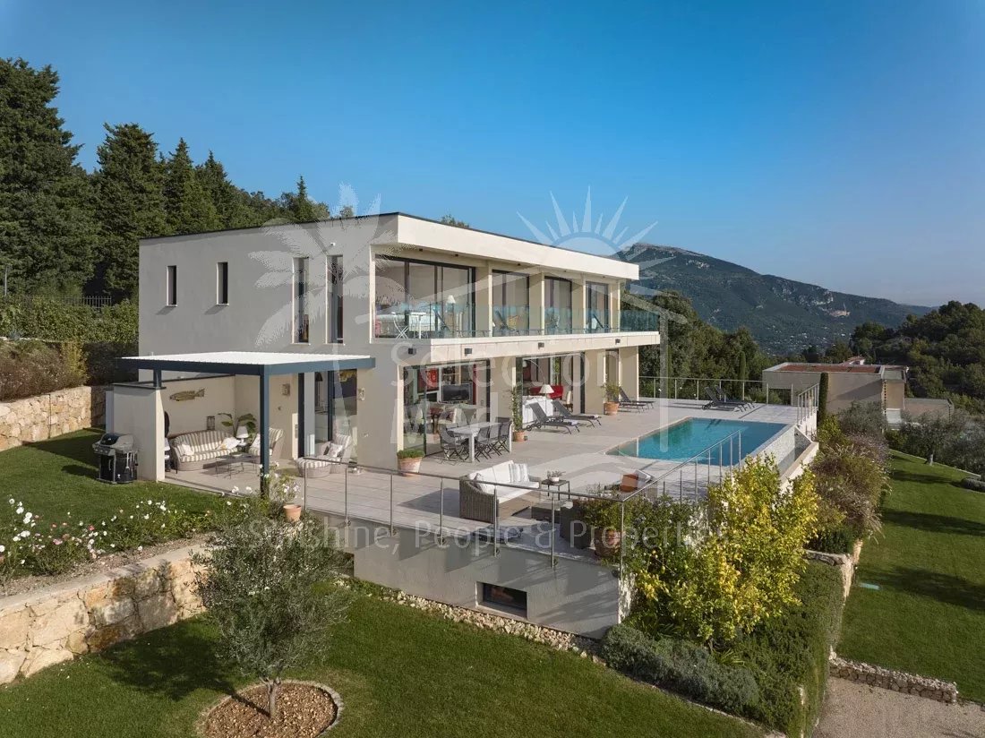 Luxueuse Villa Neuve avec Vue Panoramique et Piscine à Châteauneuf-Grasse