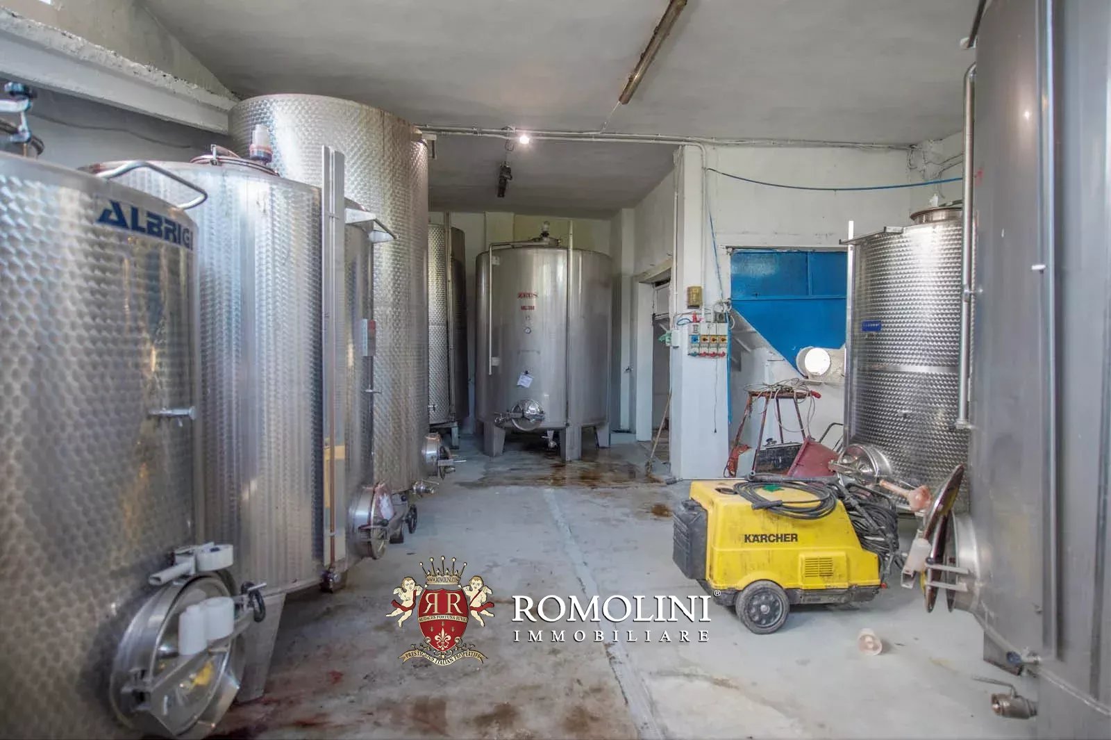 53 Bedroom Vineyard's Image 64