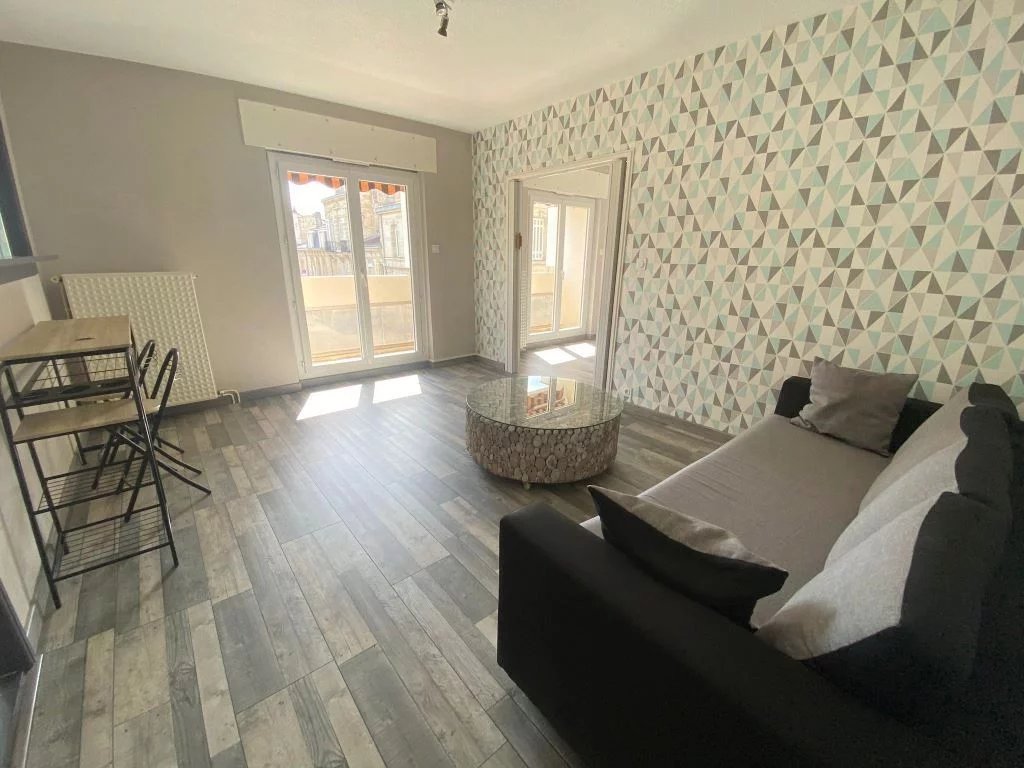 BORDEAUX RUE BILLAUDEL - APPARTEMENT T2 AVEC DEUX BALCONS - LOCATION MEUBLEE