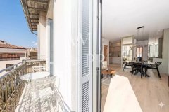 Cannes Banane – 4-room flat, 90 m² – Top floor with south-facing balcony — photo 1 of 7