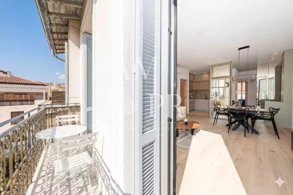 Cannes Banane – 4-room flat, 90 m² – Top floor with south-facing balcony — photo 1