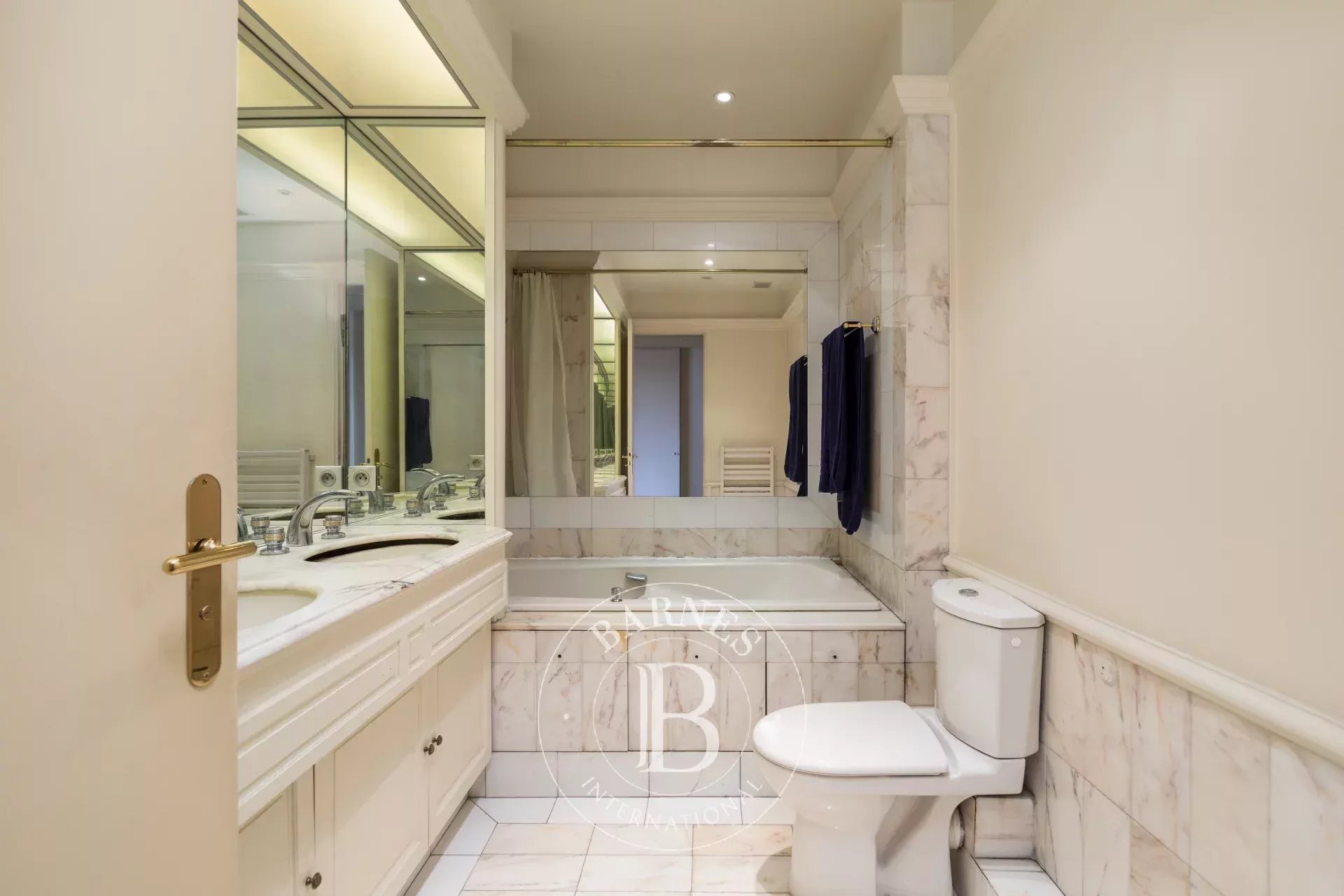 Exclusive - Paris 16 - Chaillot/Foch - Top floor with terrace - 4 bedrooms - picture 7 title=