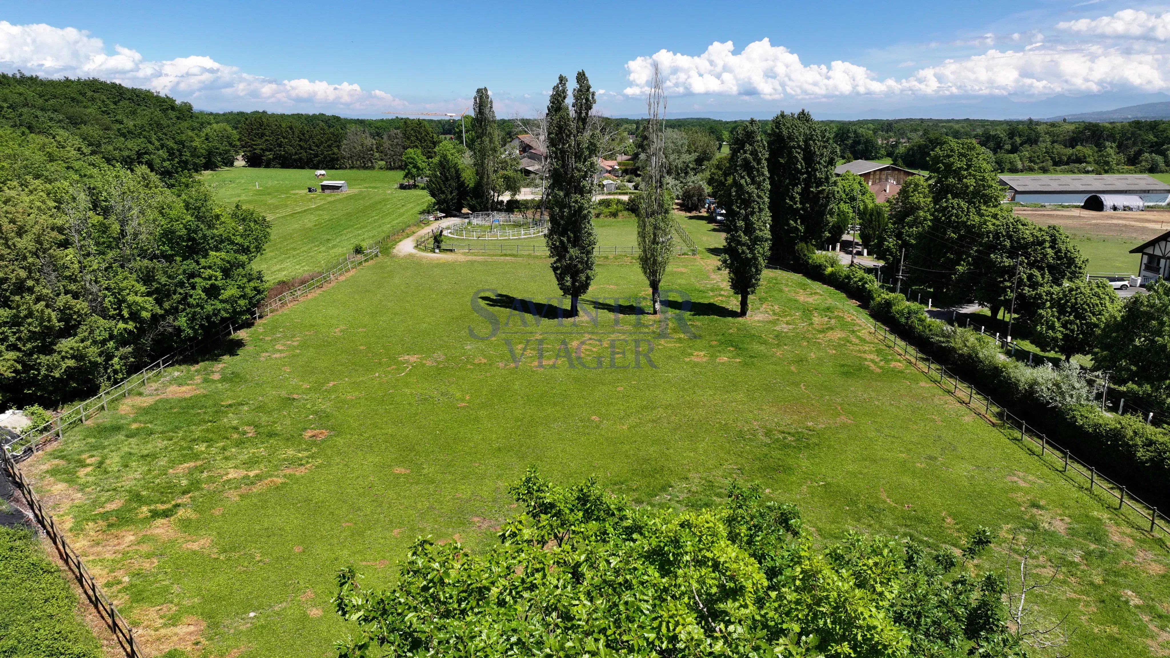 Demeure atypique avec installations équestres – Terrain de 16 832 m²