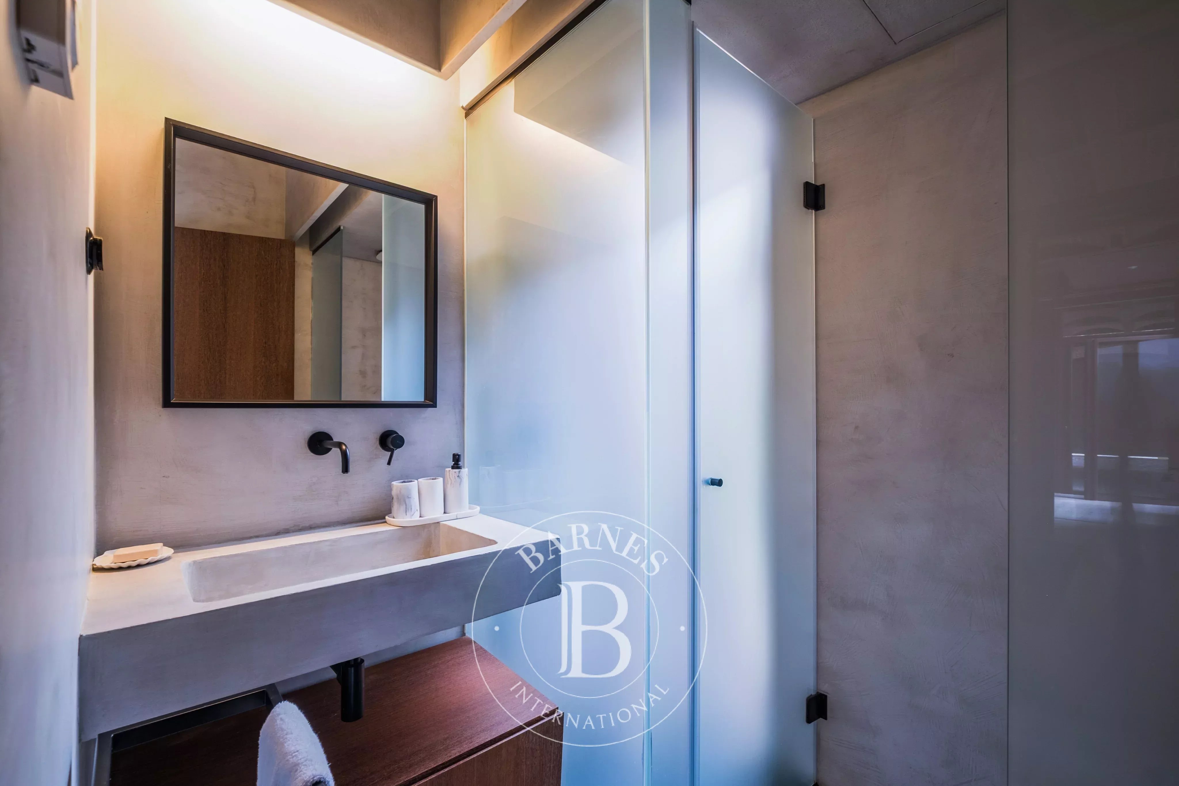 Maison contemporaine avec vue sur le fleuve