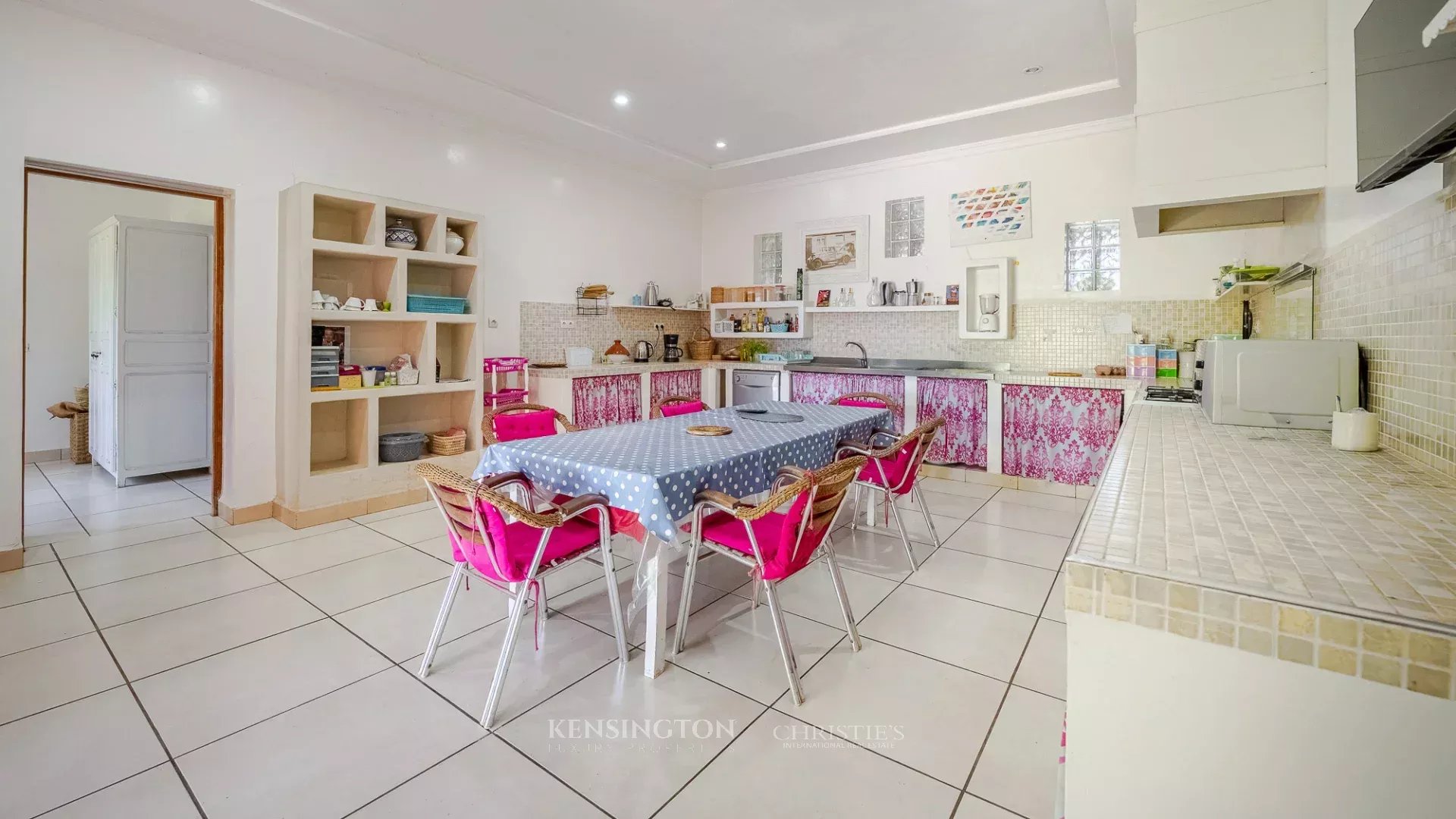 7 Bedroom Villa/Townhouse's Image 12
