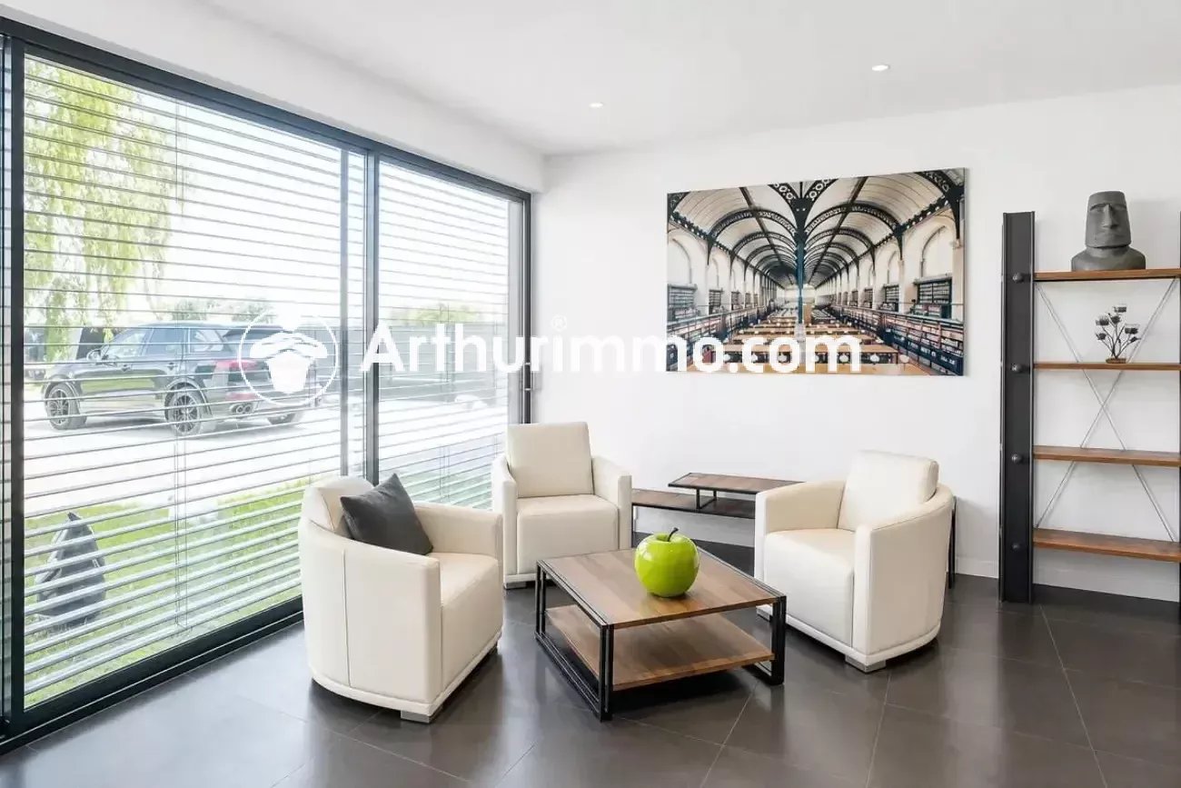 PRINGY – Maison familiale 10 pièces avec piscine intérieure et 4 chambres