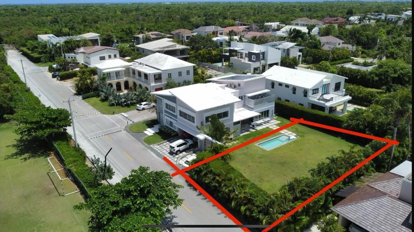 Terrain constructible avec piscine à vendre à Punta Cana Village