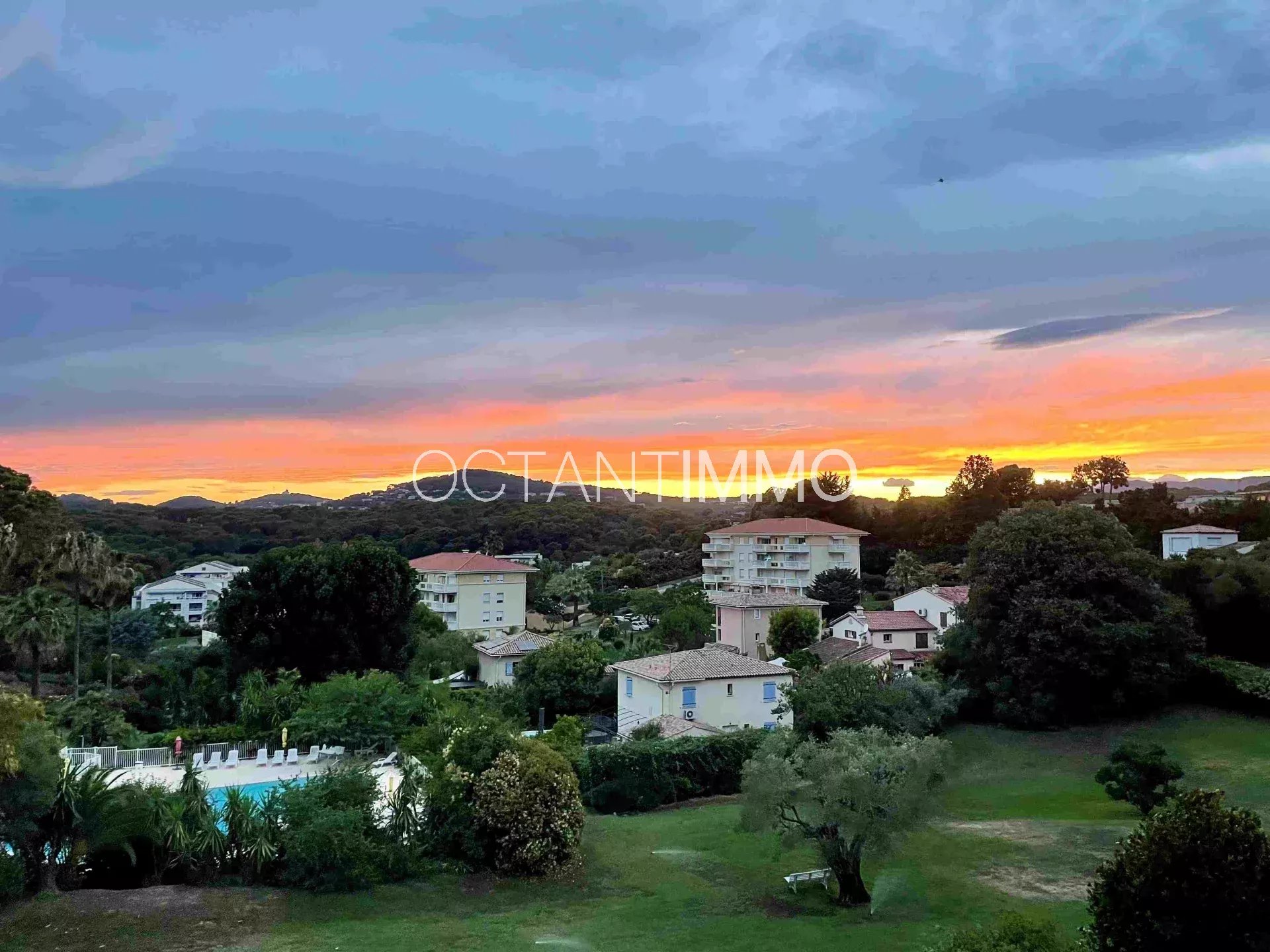 DERNIER ETAGE Antibes 4P 114m2   VUE PANORAMIQUE  Piscine Tennis