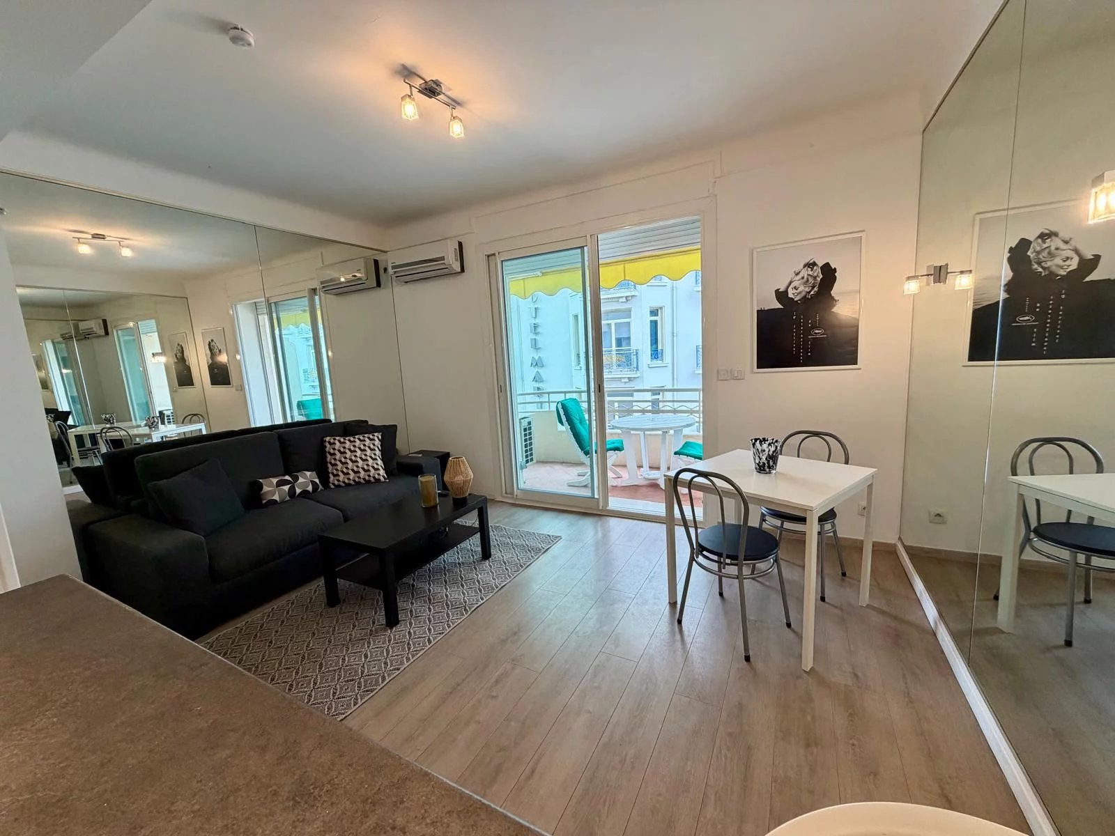Cannes – Near the Croisette – Exceptional studio apartment with a balcony, partial ocean view, and garage