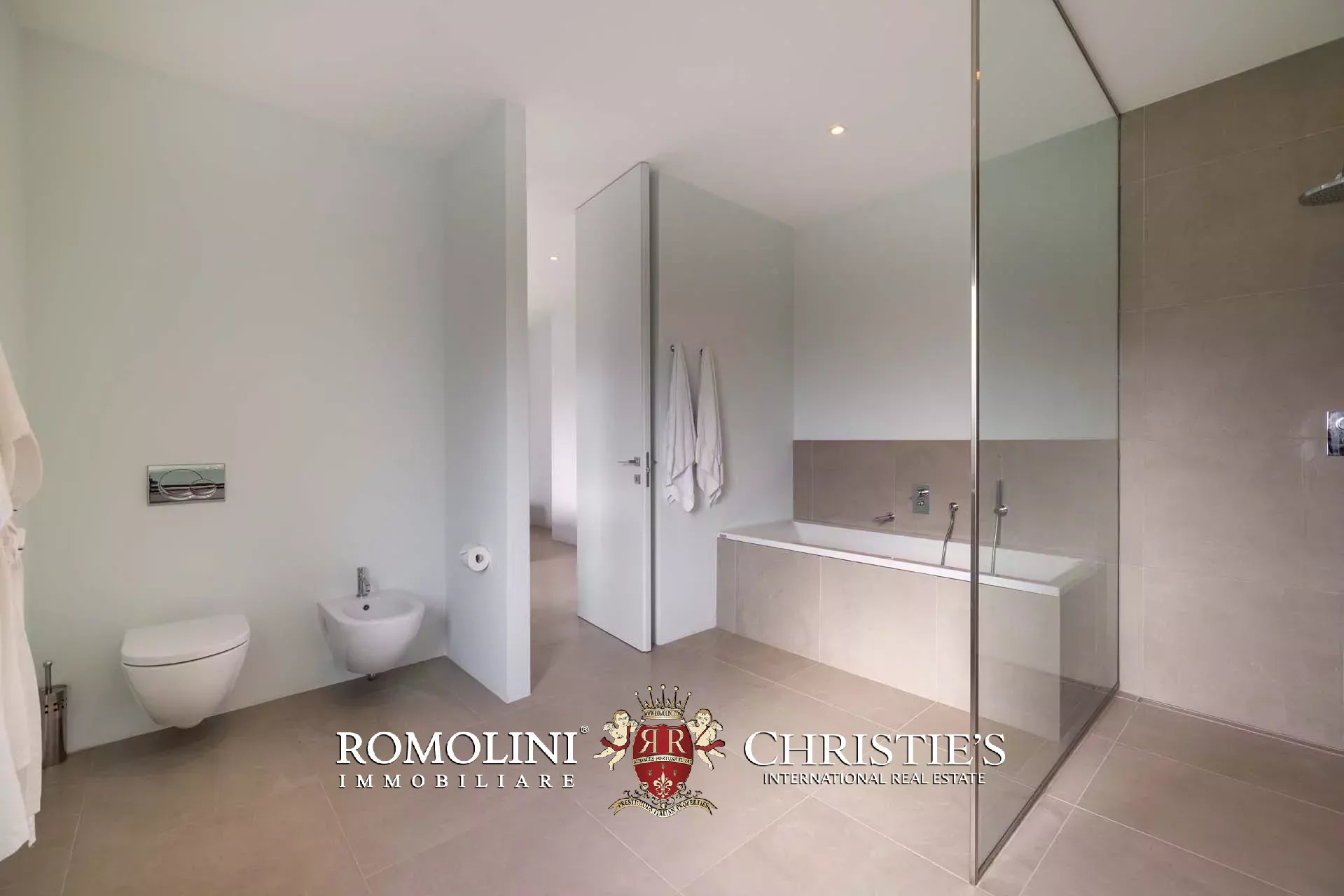 7 Bedroom Villa/Townhouse's Image 115