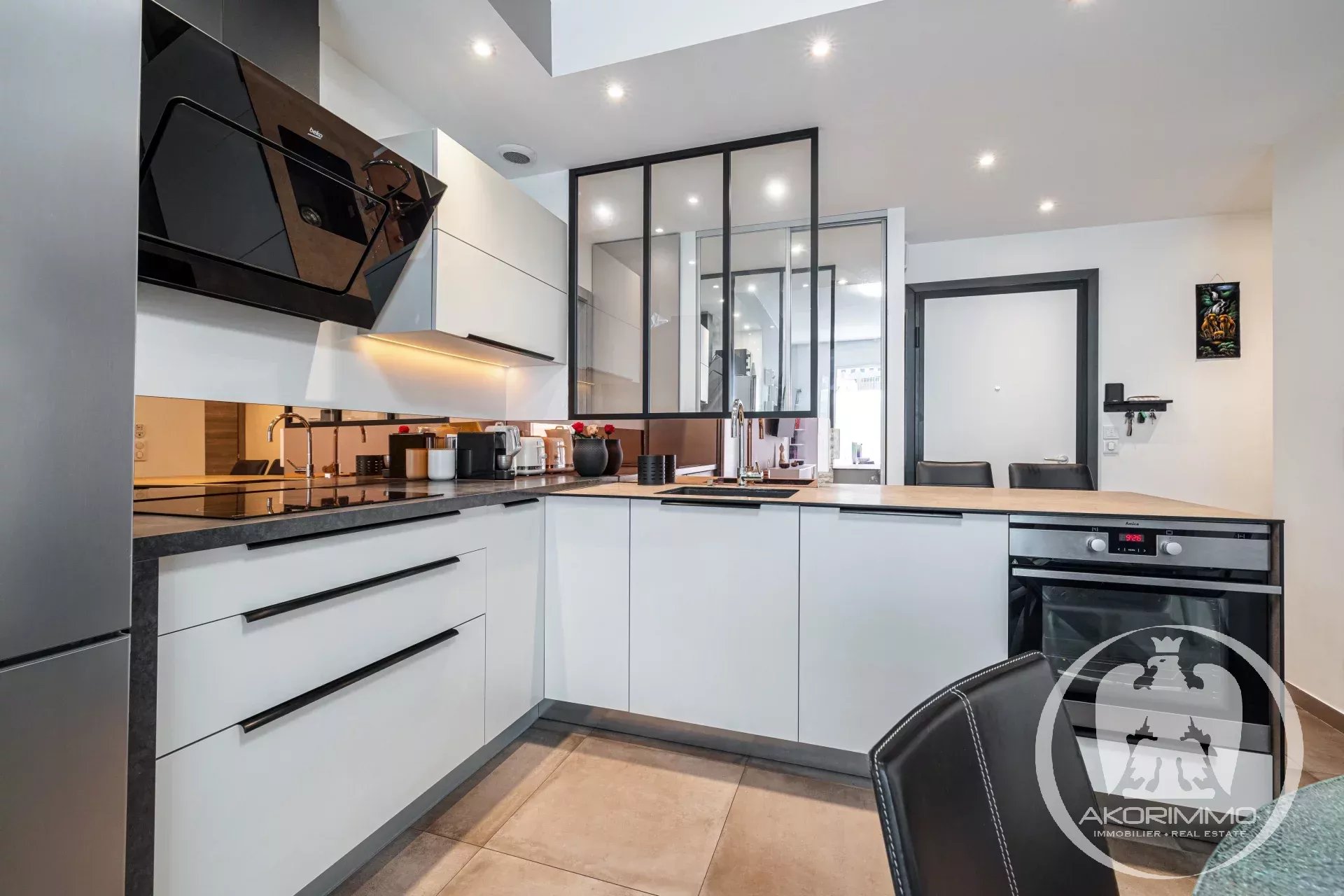 NICE - Beautiful renovated 2 Bedroom Apartment in the Heart of Les Musiciens Area