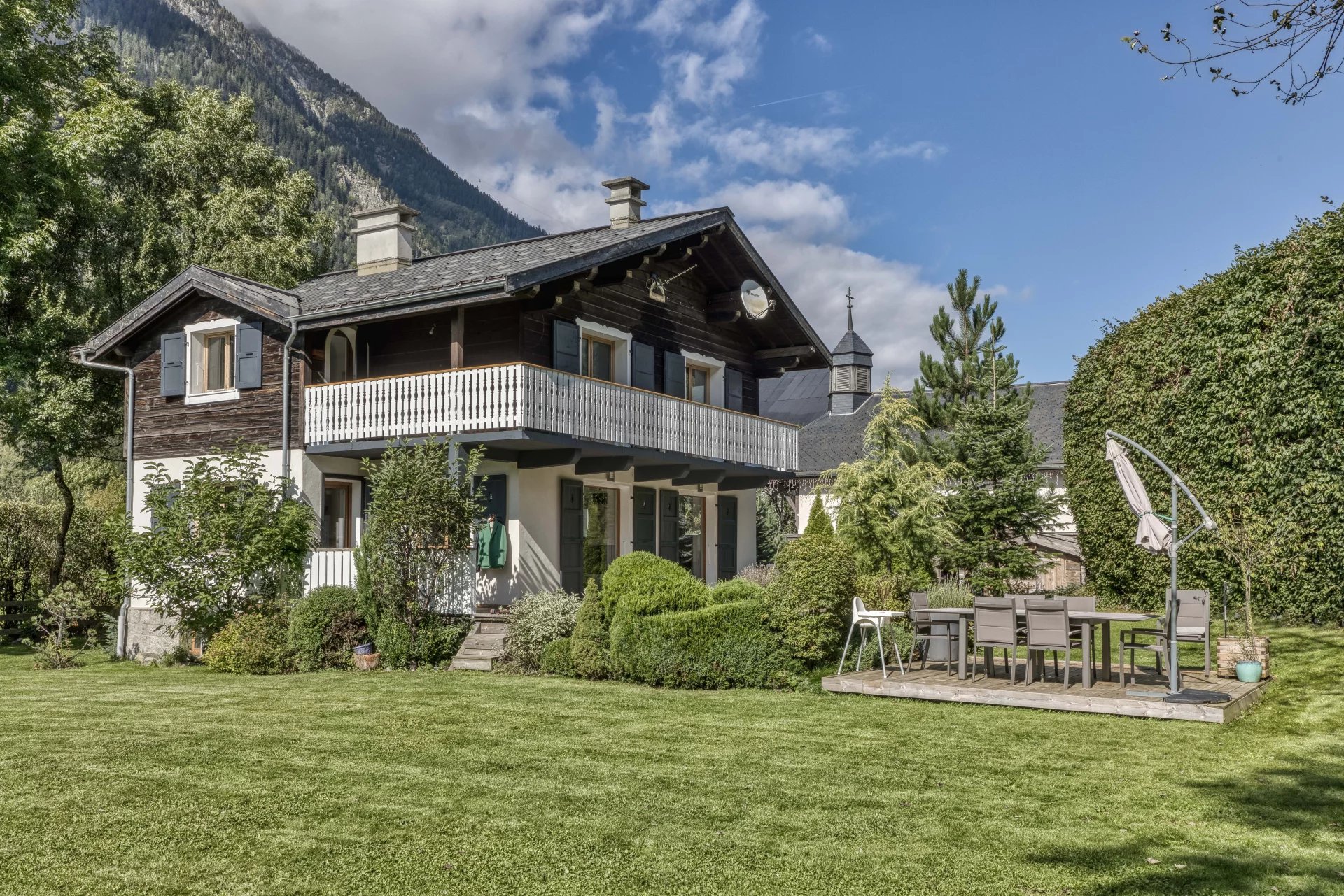 Une superbe maison familiale avec une vue imprenable, magnifique jardin proche transports en commun