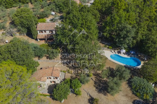 A country estate surrounded by nature — photo 1