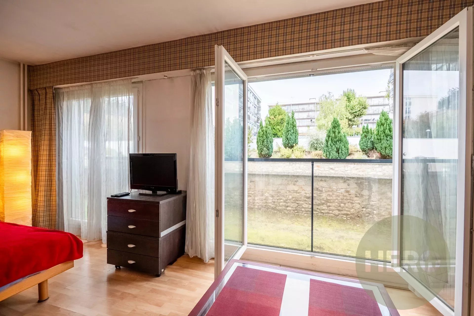 STUDIO de 25 m2 PLAISIR VILLAGE