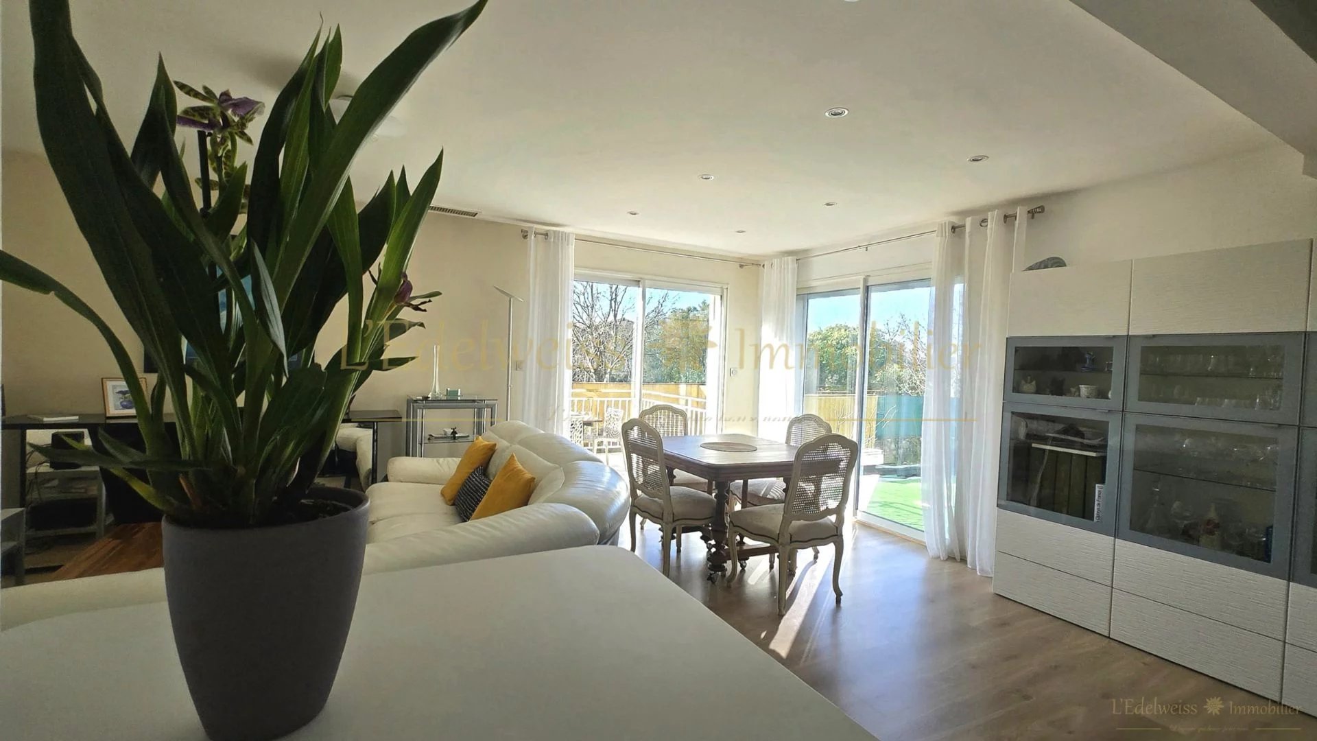 Occitanie - Gard - Maison contemporaine   93 m2   4 pièces-