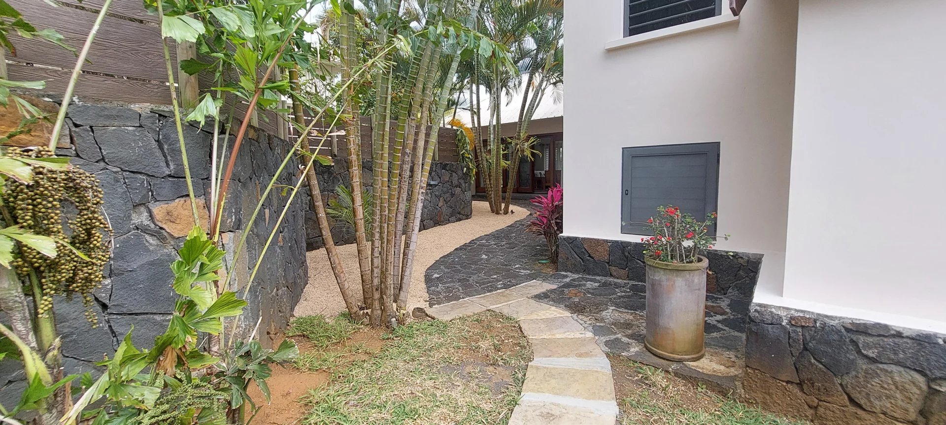 Ev Beau Vallon - picture 15