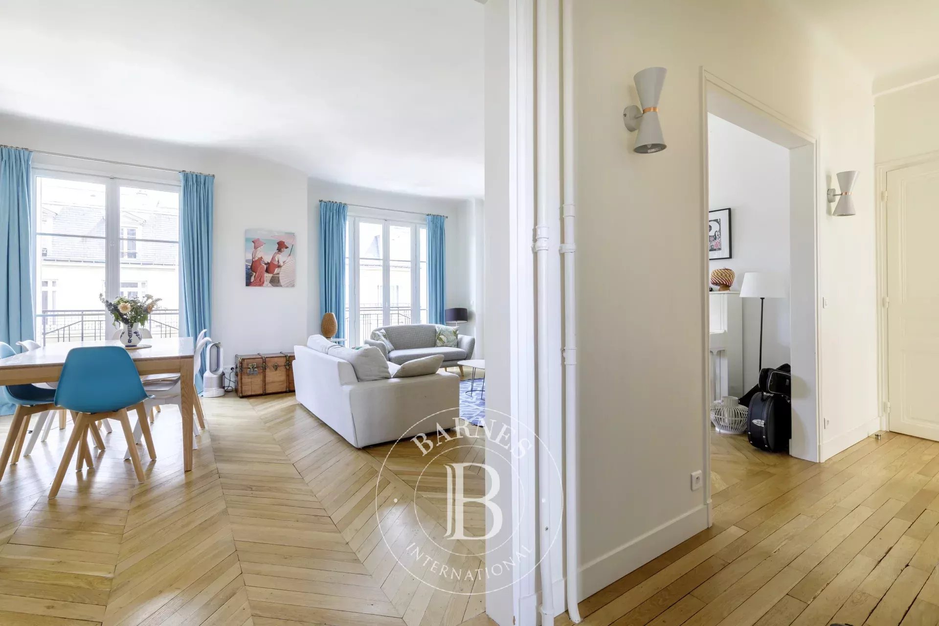 Exclusive Neuilly Peretti Château - 3-bedroom apartment on the upper floor