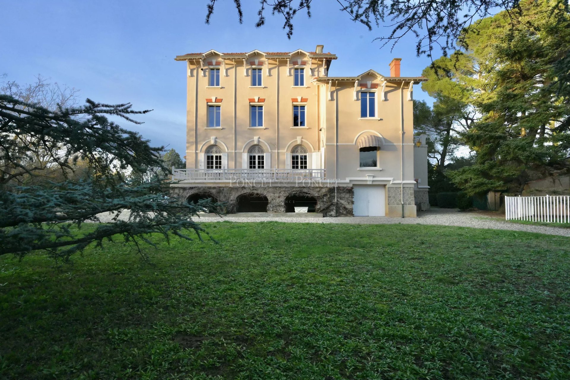 11 Bedroom Villa/Townhouse's Image 9