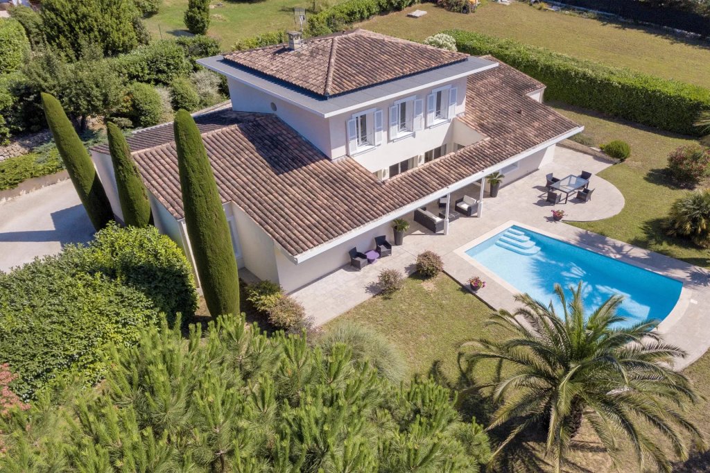 Villa for sale in Valbonne — Beautiful neo-provencal-style Villa Village Valbonne