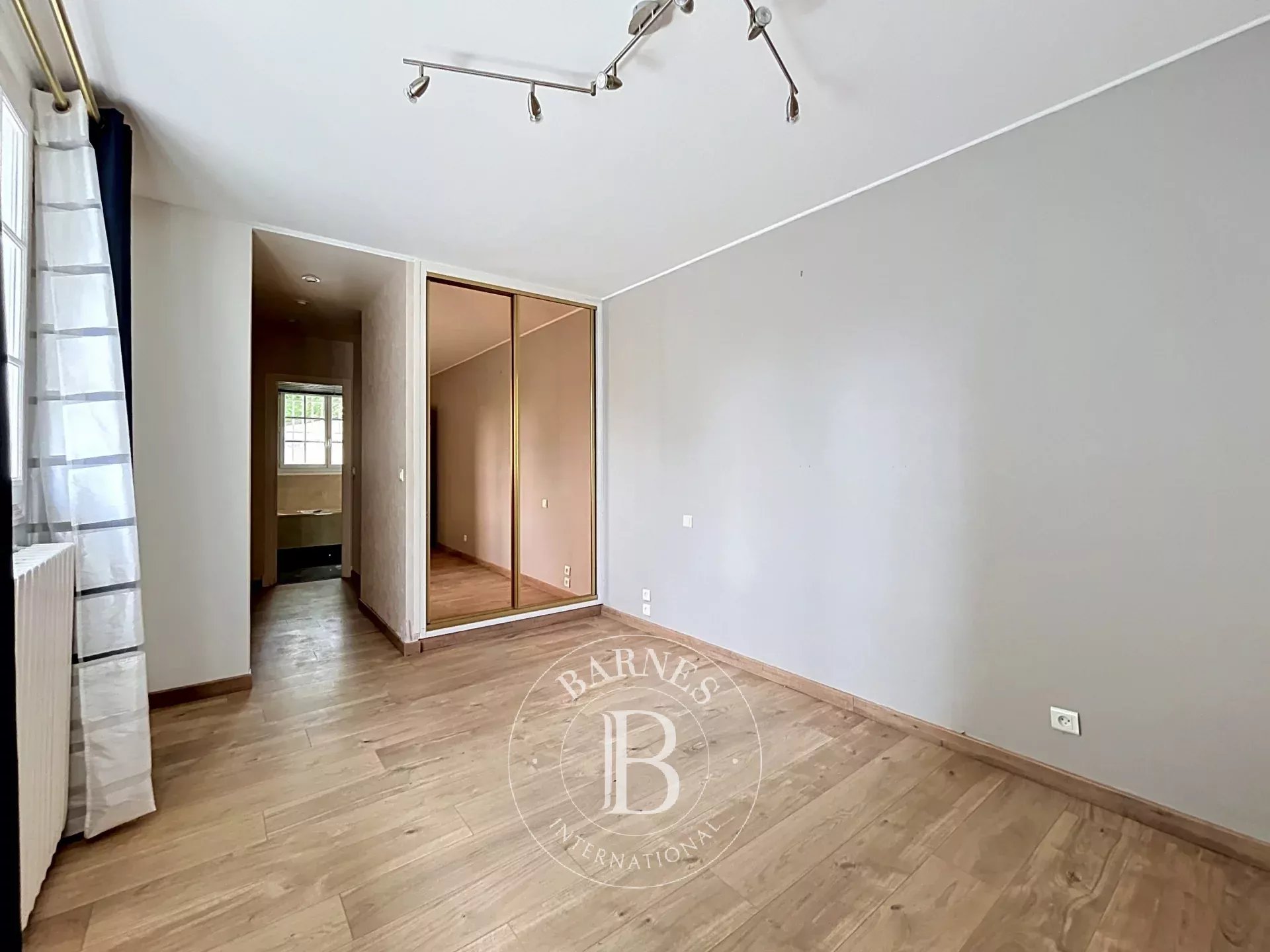 Vaucresson  - House 4 Bedrooms - picture 11