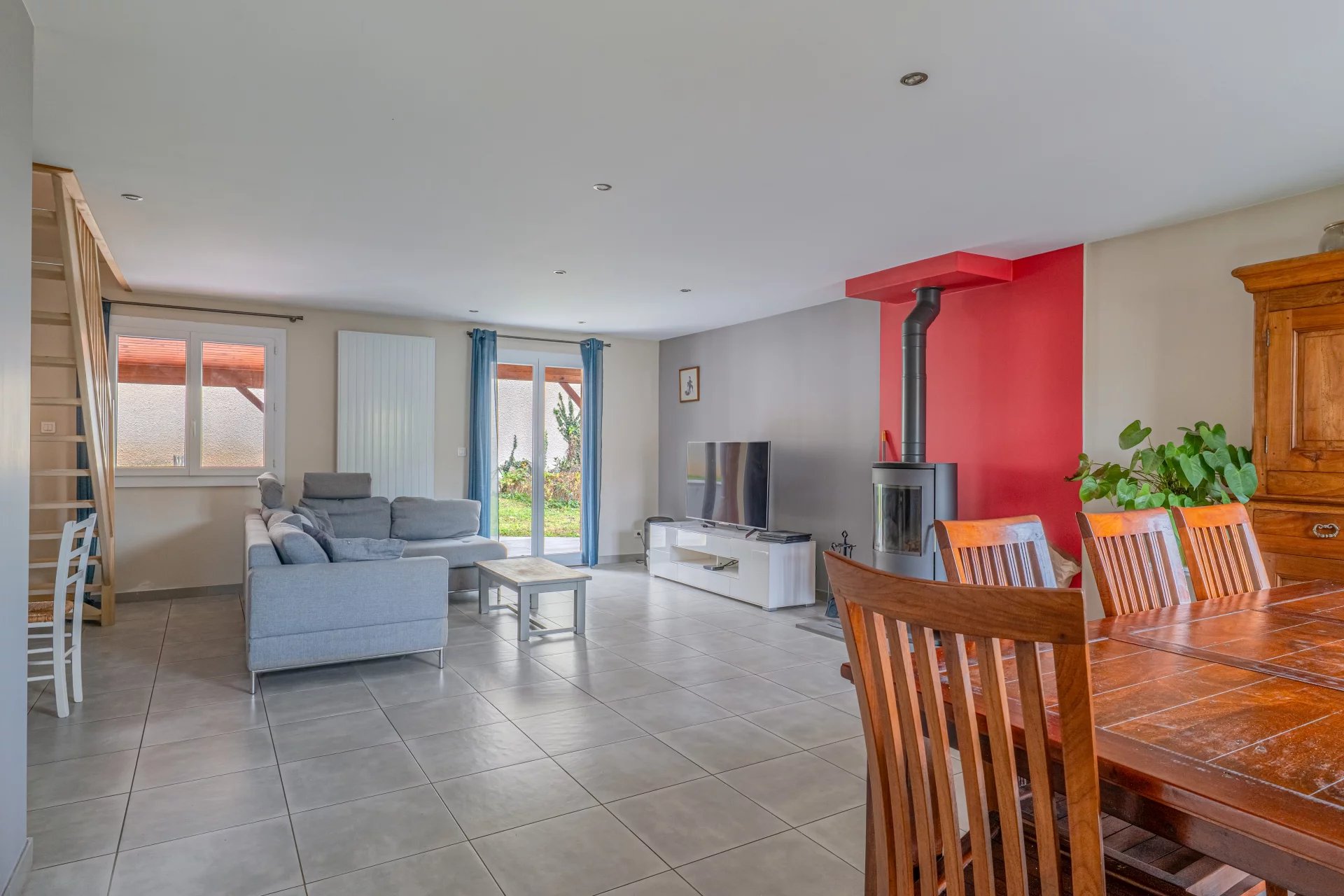 Maison familiale de 4 chambres et un bureau - Jassans- Riottier