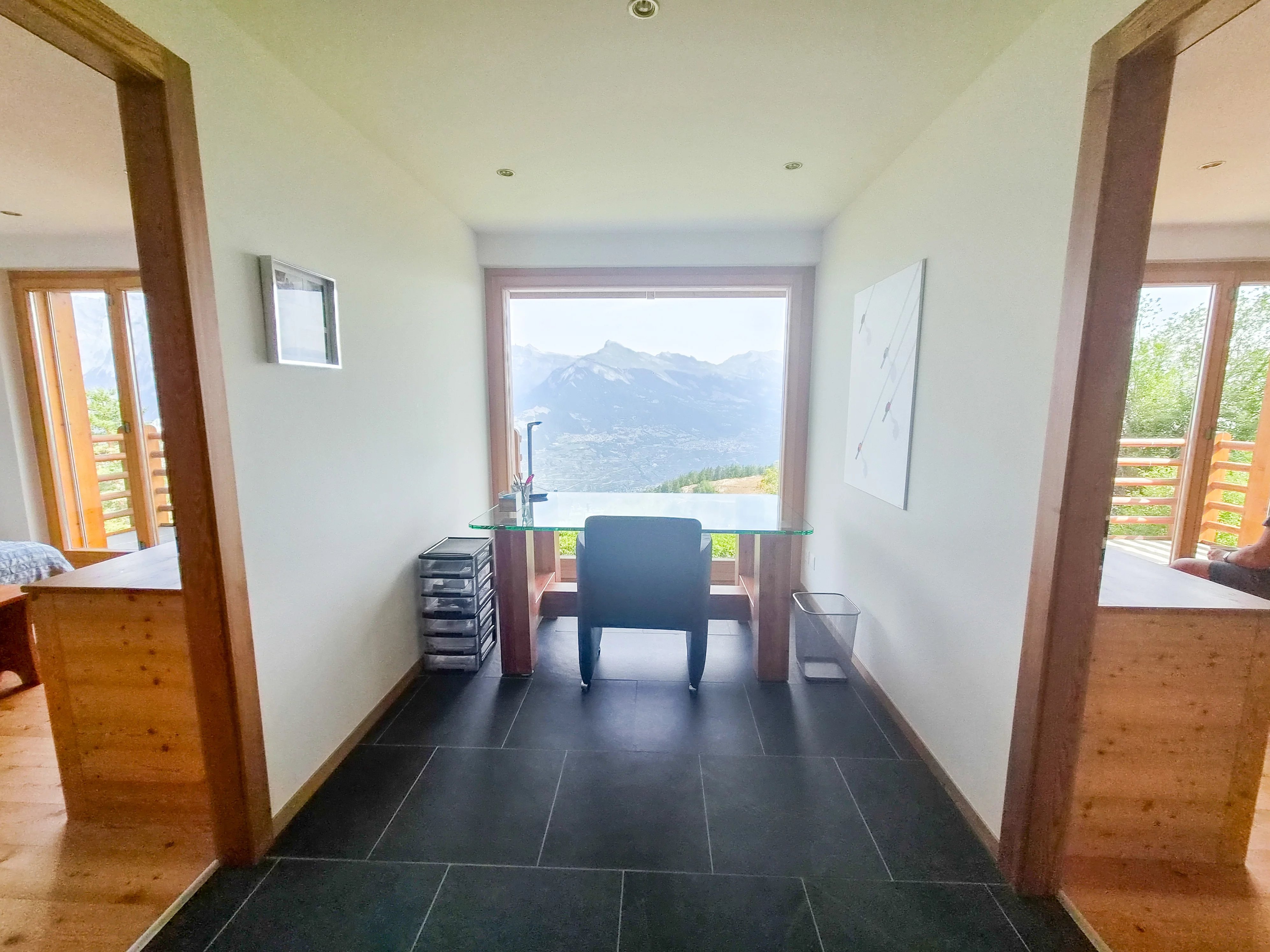 Chalet d'exception au bord du bisse et proche des pistes de skis, à Nendaz !