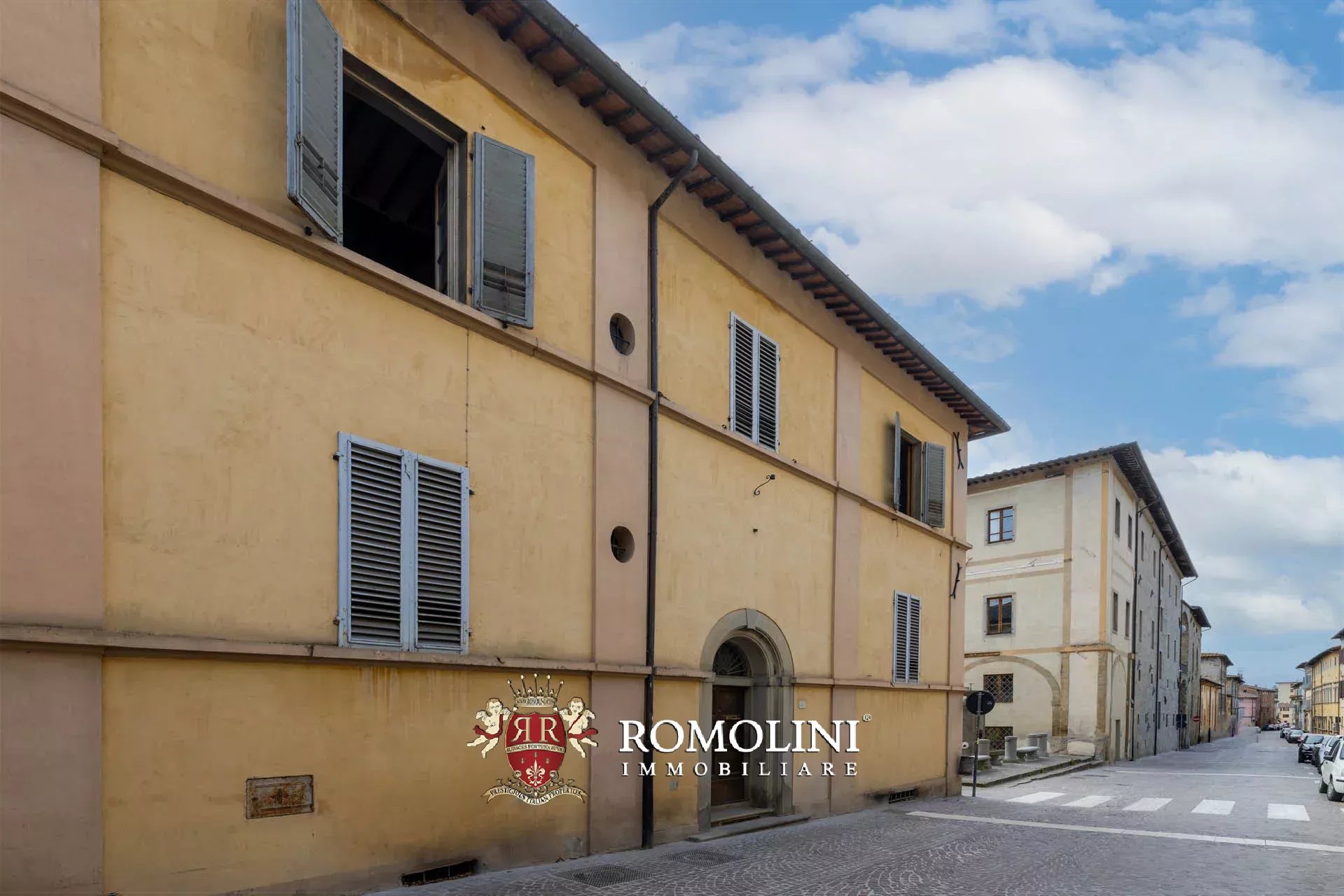 8 Bedroom Villa/Townhouse's Image 18