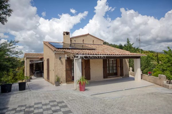 Villa for sale in Saint Jean de Cannes — photo 1