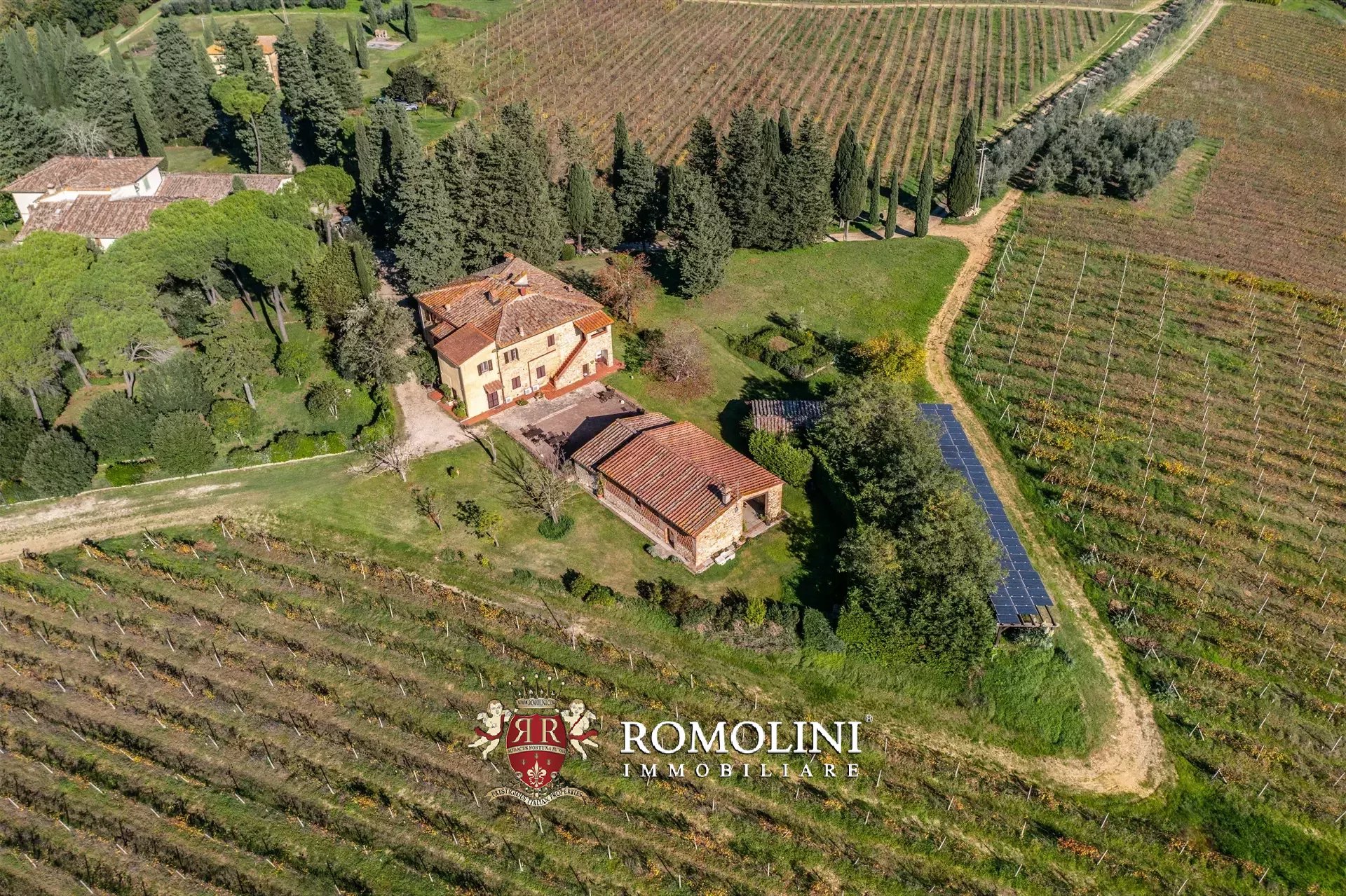 35 Bedroom Vineyard's Image 13